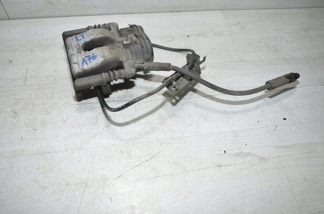 caliper left rear part Mercedes W176 lift
