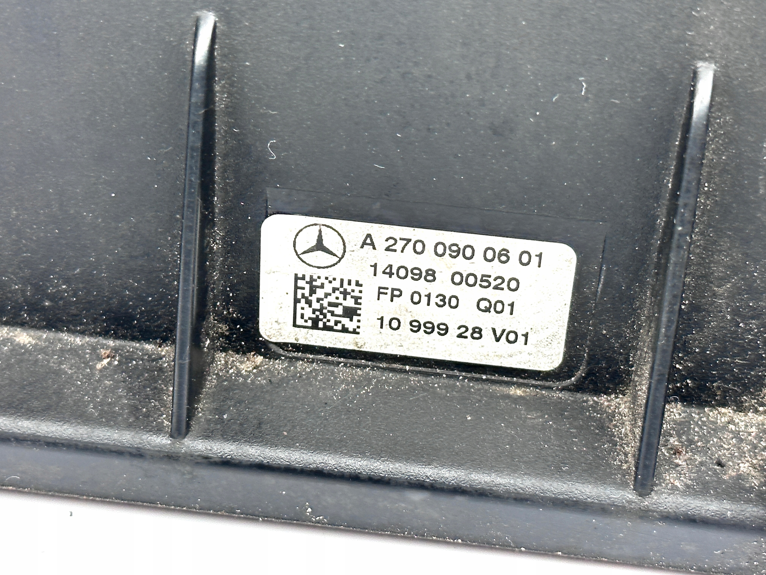 MERCEDES CLA 1.6CGI Abdeckung Gehäuse filter luft A2700900601