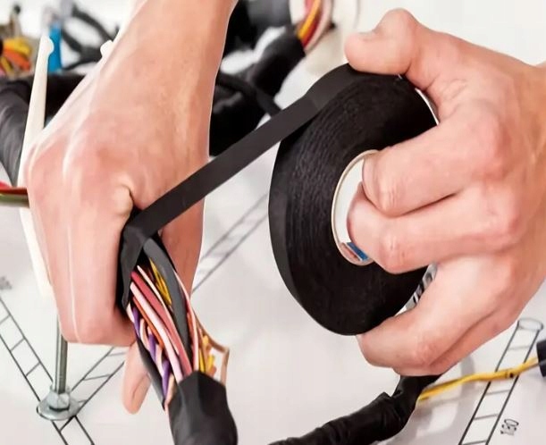 TAŚMA IZOLACYJNA PARCIANA SAMOCHODOWA MATERIAŁOWA CZARNA TESA 15 m15 mm Długość 15 m