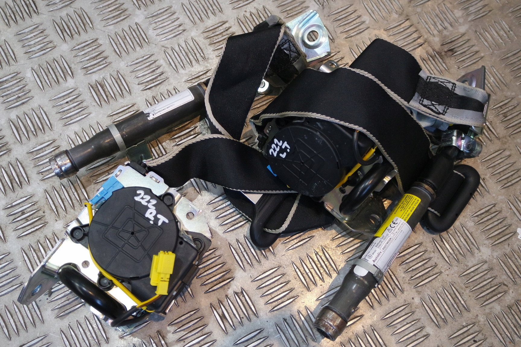 A2228600401 A2228600301 - Ремінь задній правий MERCEDES S W222