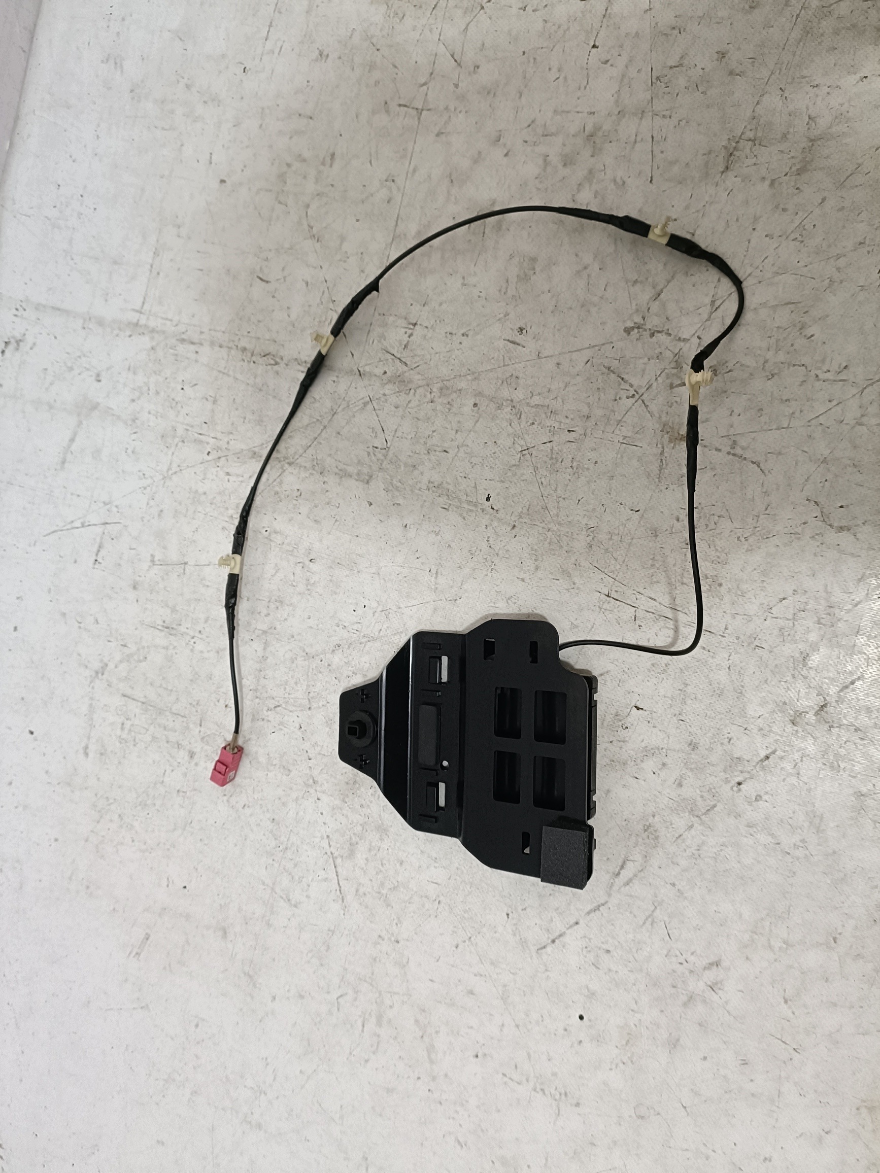 DODGE CHARGER 2019- amplifier ANTENY module aerial 68067533AI