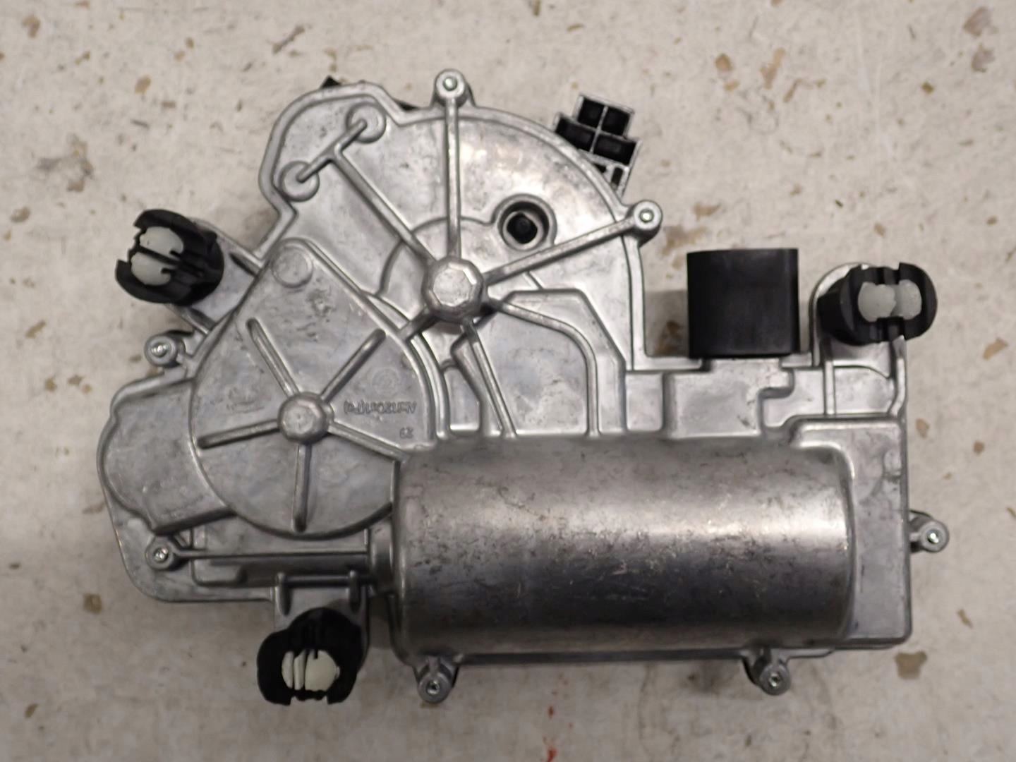 engine dociag bonnet VW PASSAT B8 3G0827887C