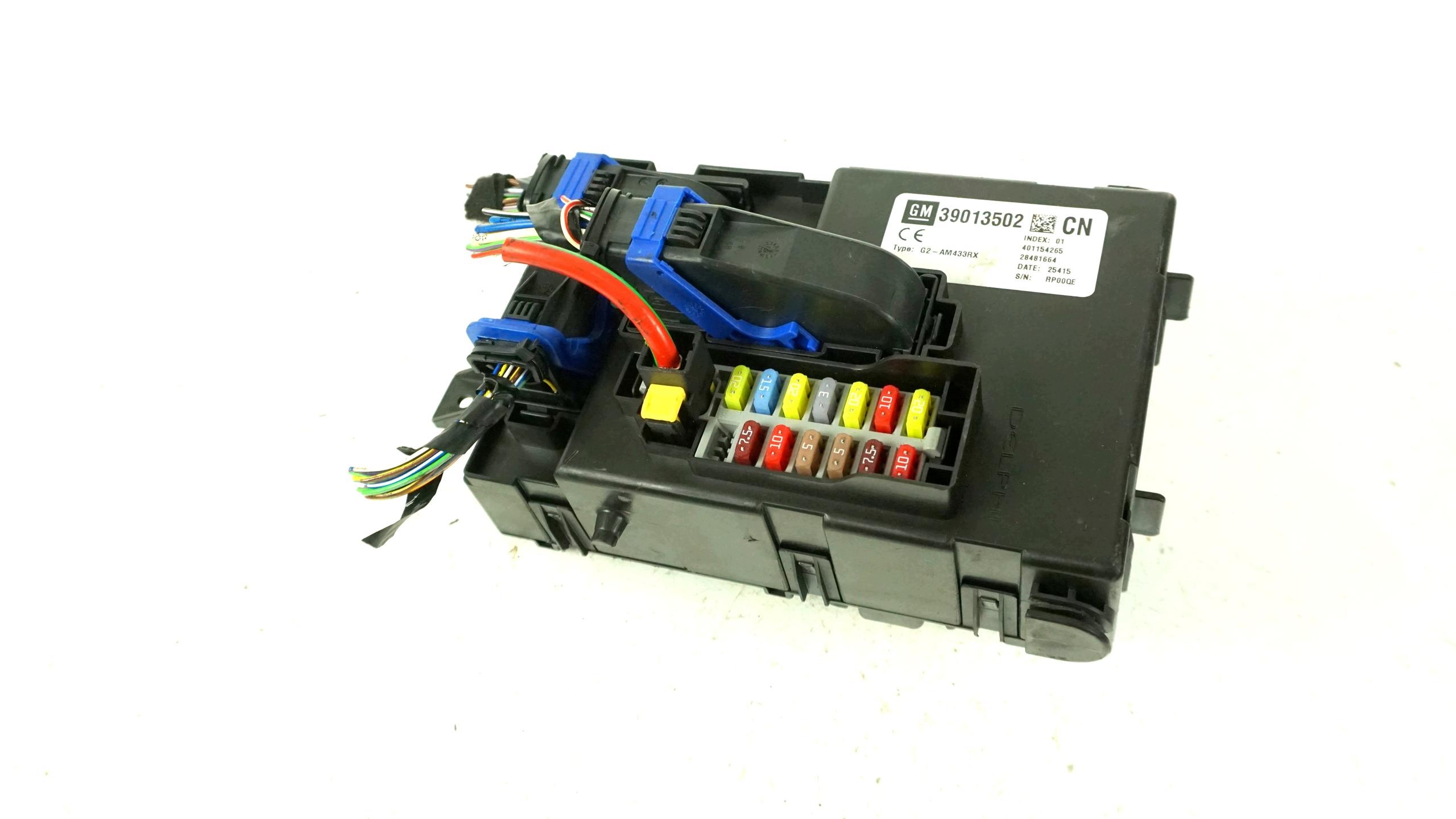 Module fusibles Unité commande confort BSI OPEL MERIVA B LIFT 39013502 CN