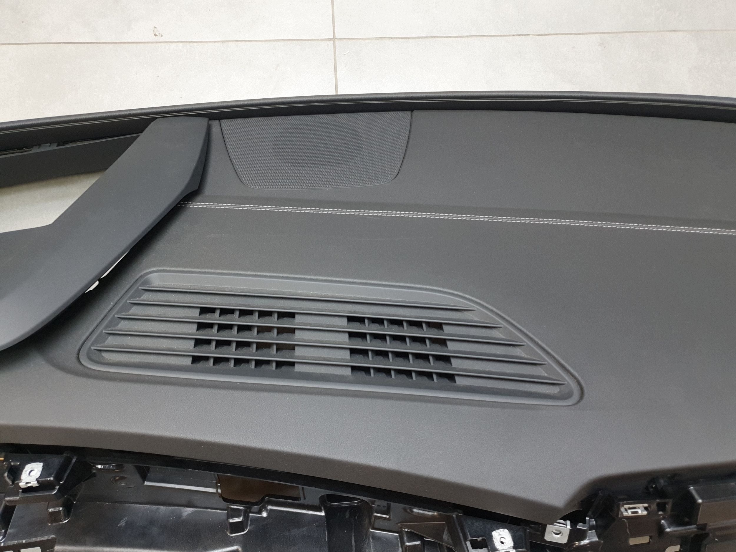 Audi SQ6 e-tron műszerfal tábla kokpit 85H857001M eredeti