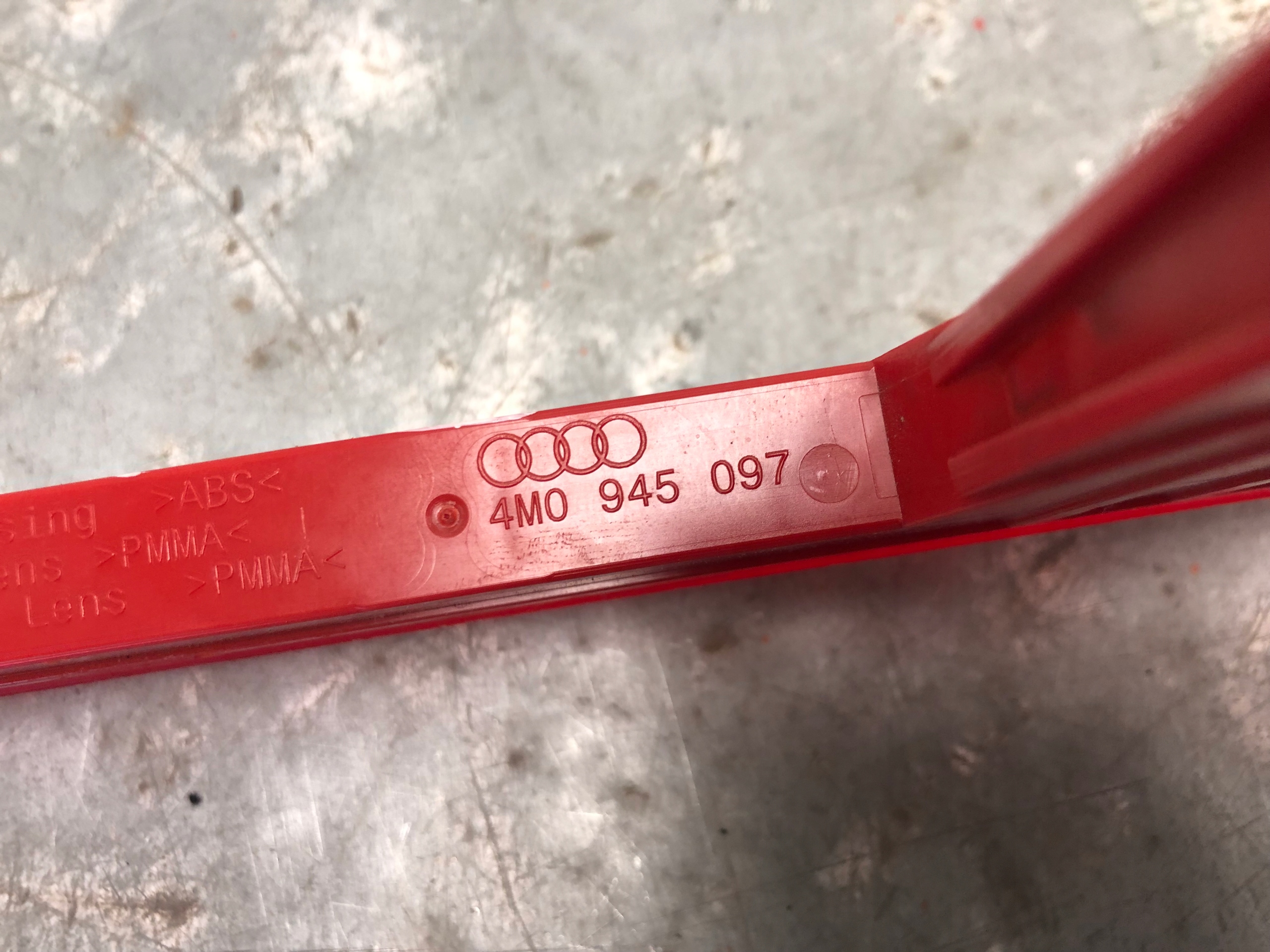 TRZECIE light STOP AUDI Q7 4M 4M0945097