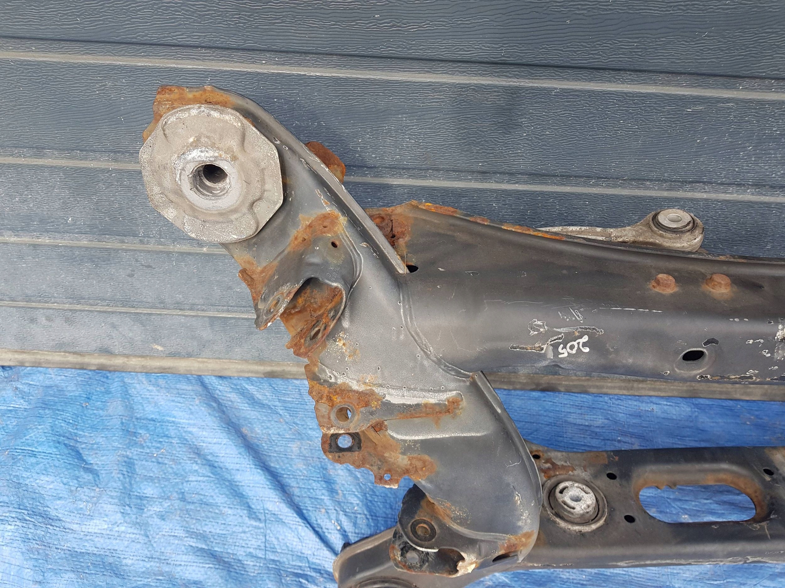 axle beam rear part MERCEDES W205 sedan sider subframe axle beam