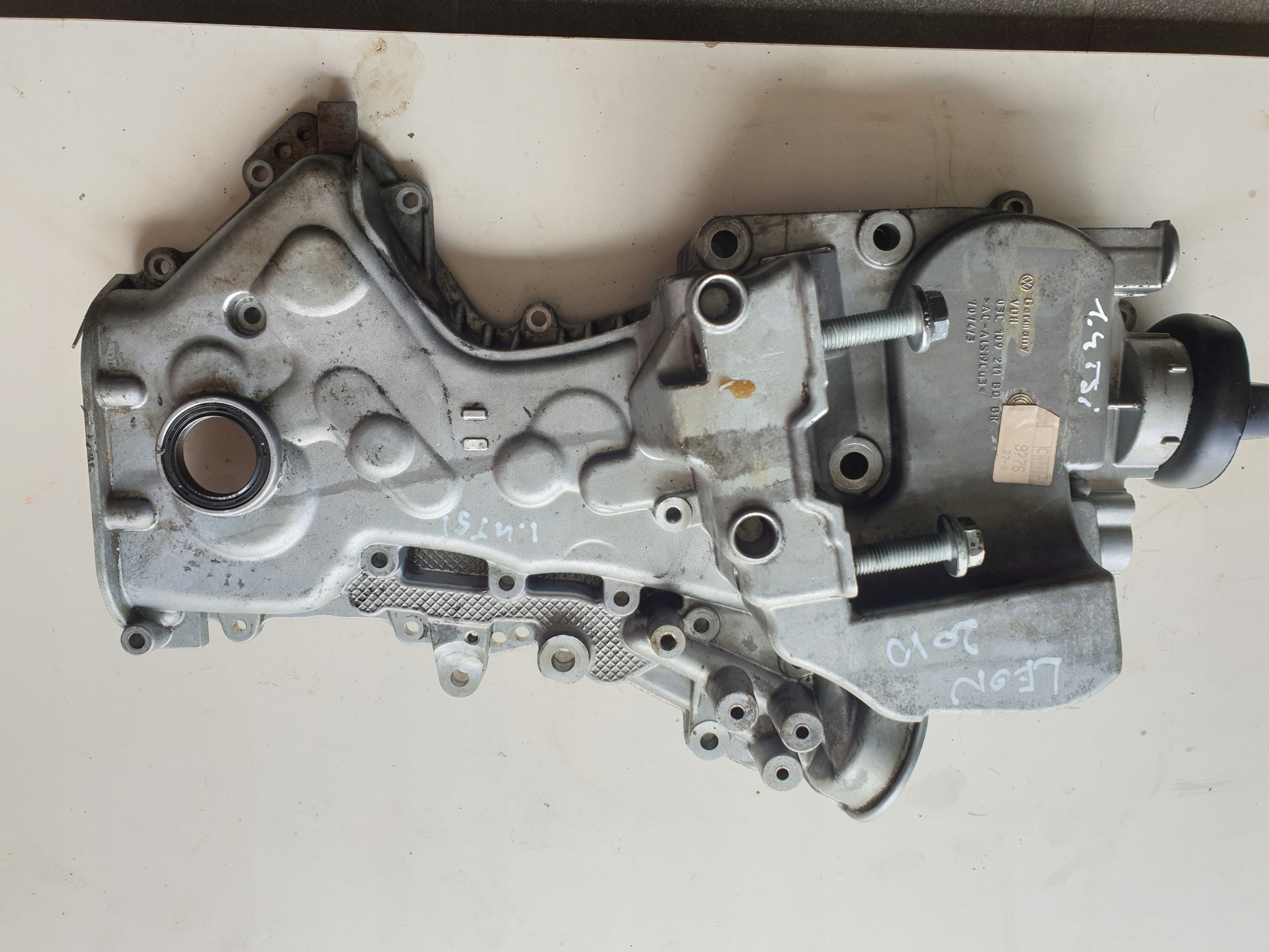 Couvercle carter distribution VW SEAT AUDI 1.4 TSI 03c109211BQ