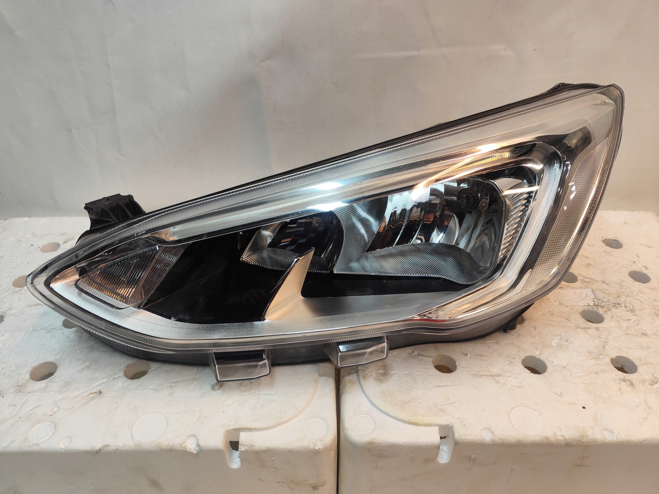 FORD FOCUS MK4 light front left