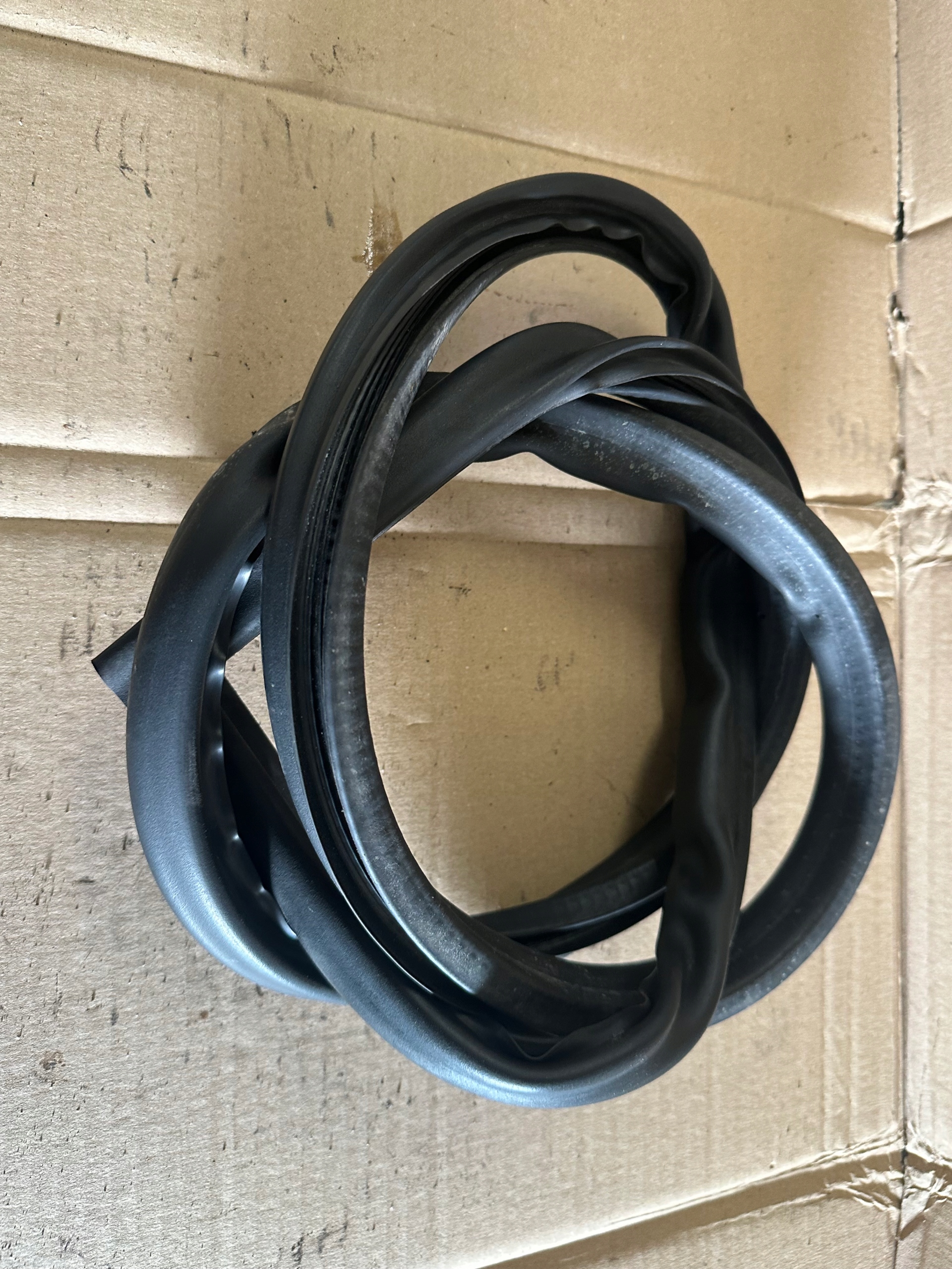 USZCZELKA PASA PRZEDNIEGO AUDI A8 D3 3.0 TDI ASB