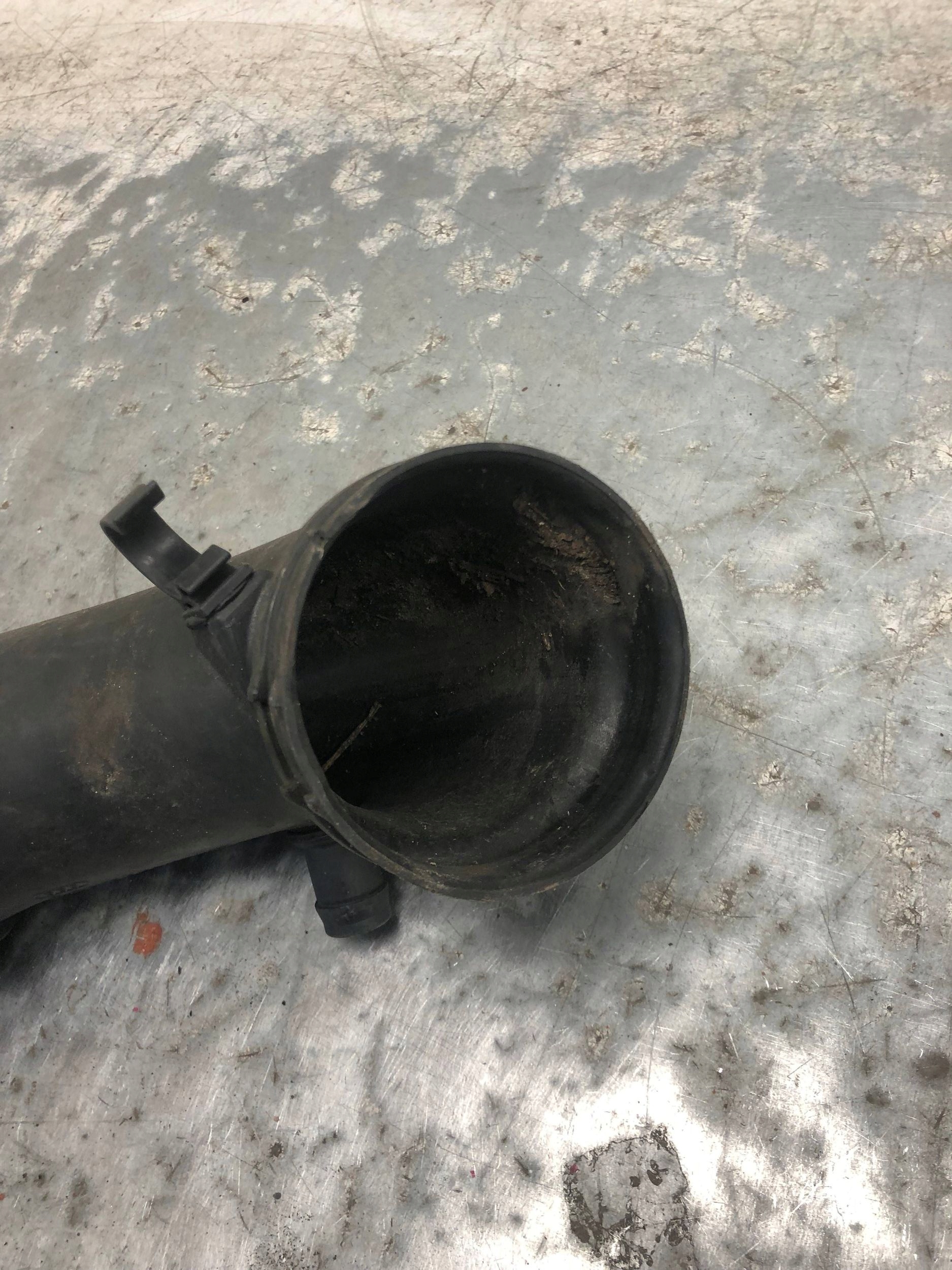 pipe air hose AUDI A5 8T 8T0129600