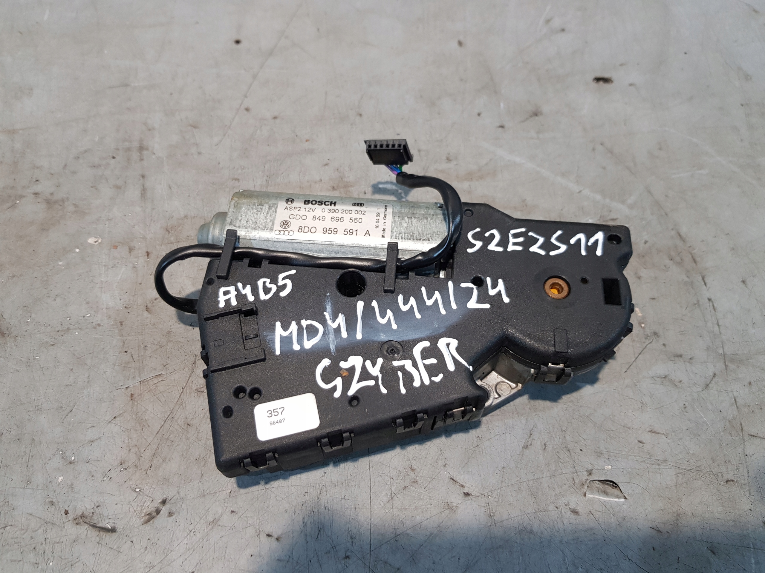 AUDI A4 B5 LIFT Motor Schiebedach 8D0959591A