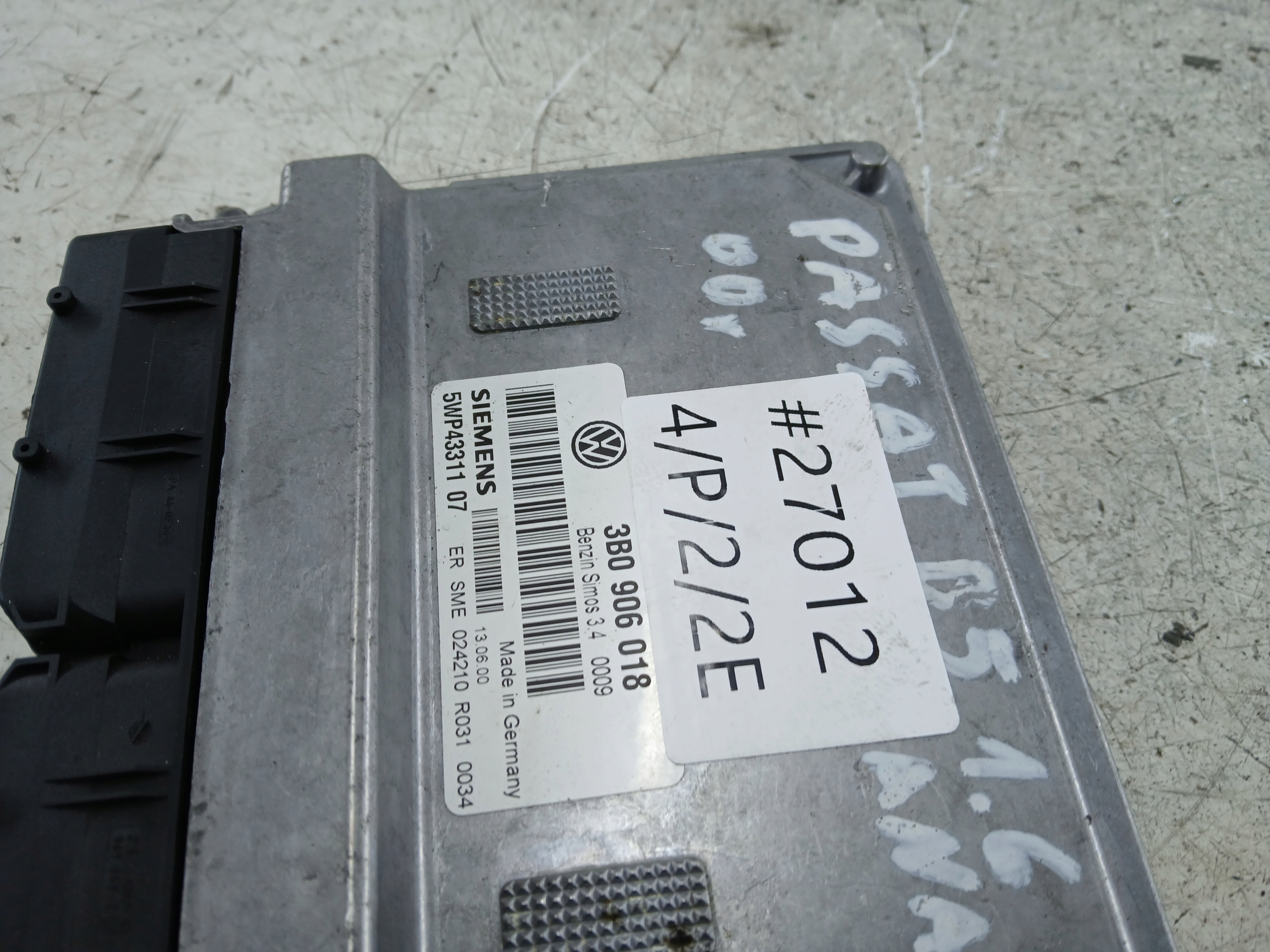 VW PASSAT B5 1.6 control unit of the engine 3B0906018