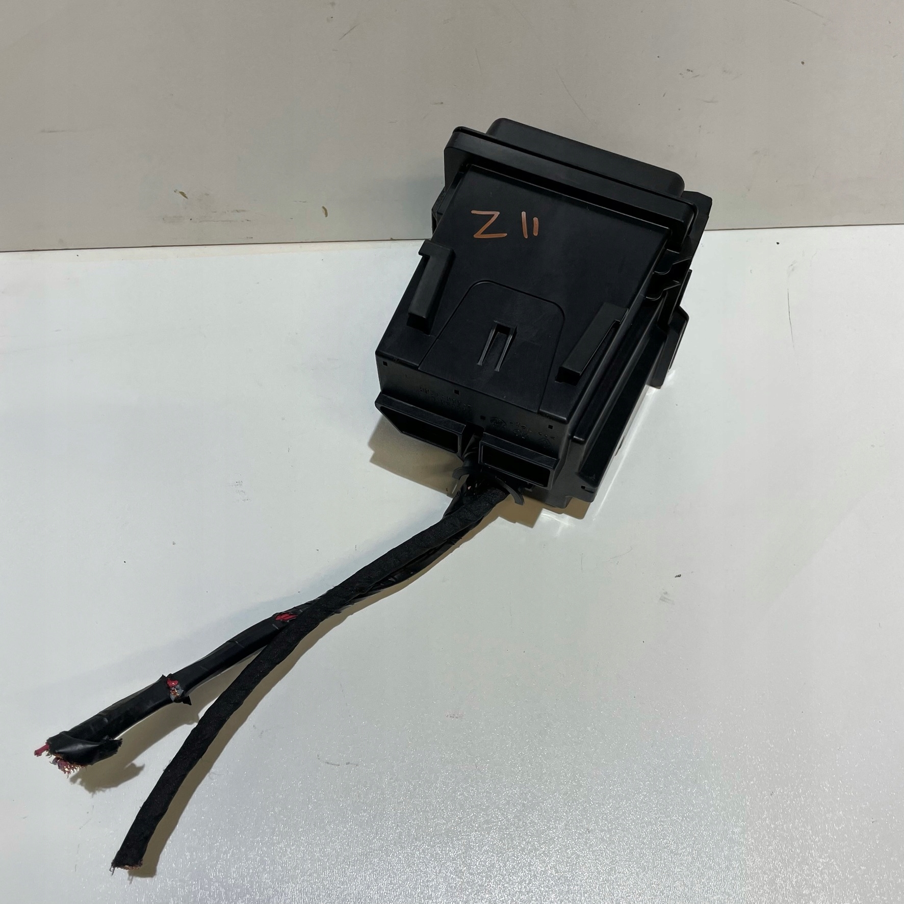 RENAULT ZOE II PUSZKA FUSE COMPARTMENT COVER