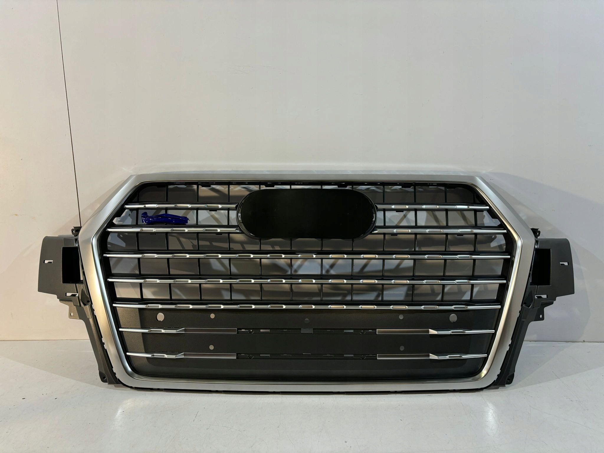 AUDI Q7 4M Atrapa / Grill - 14969