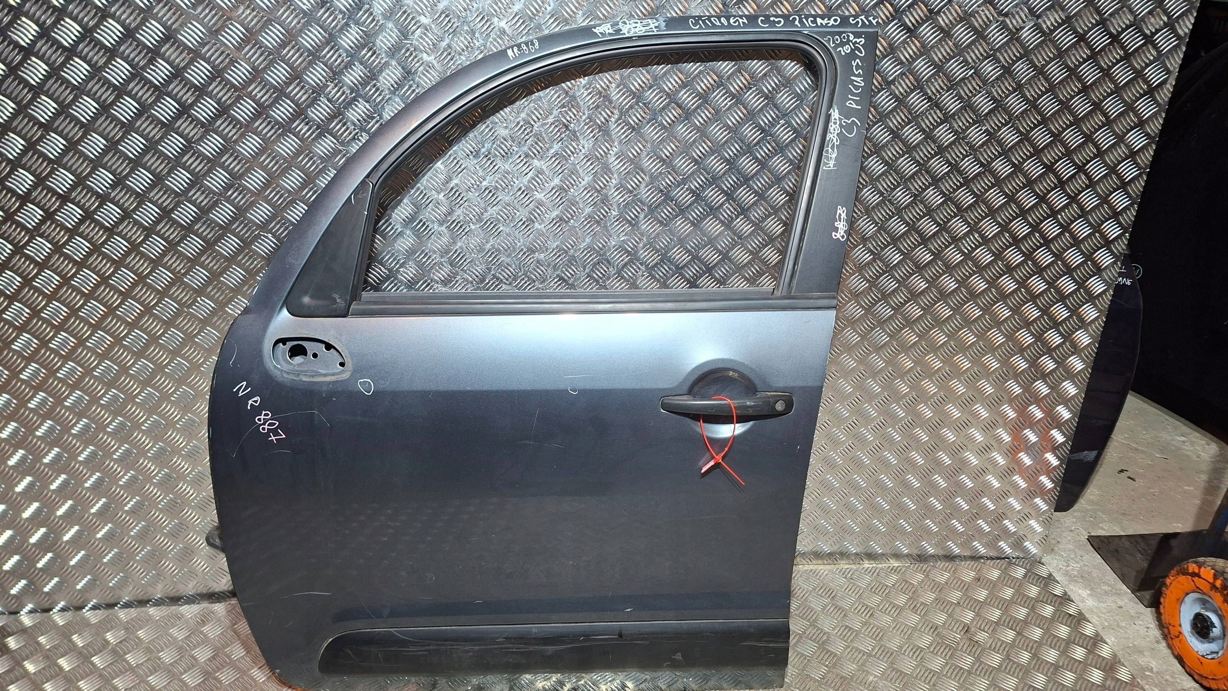 dveře levé předek CITROEN C3 PICASSO 2009