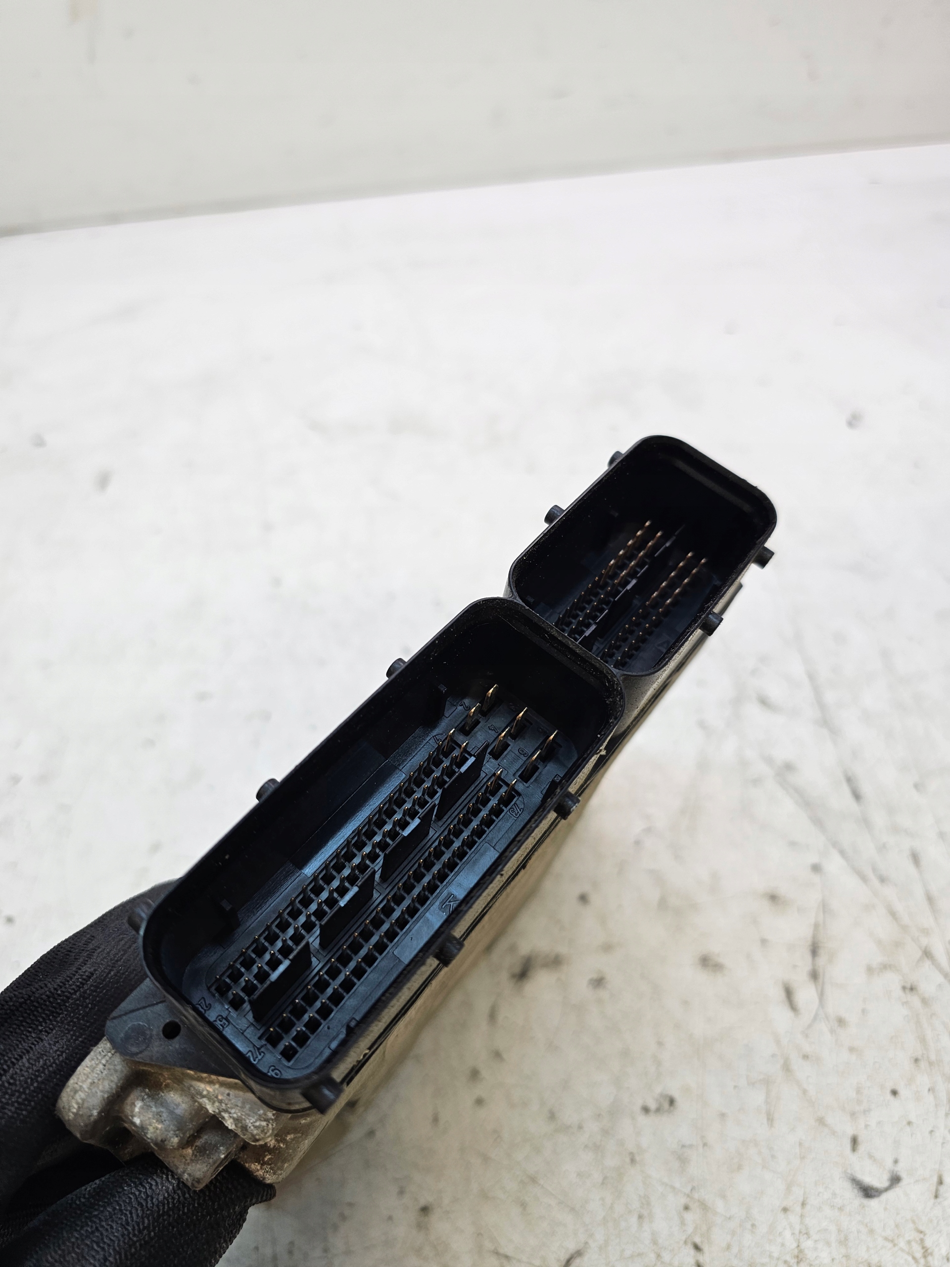 computer control unit of the engine AUDI VW 2.0 FSI 06F906056T