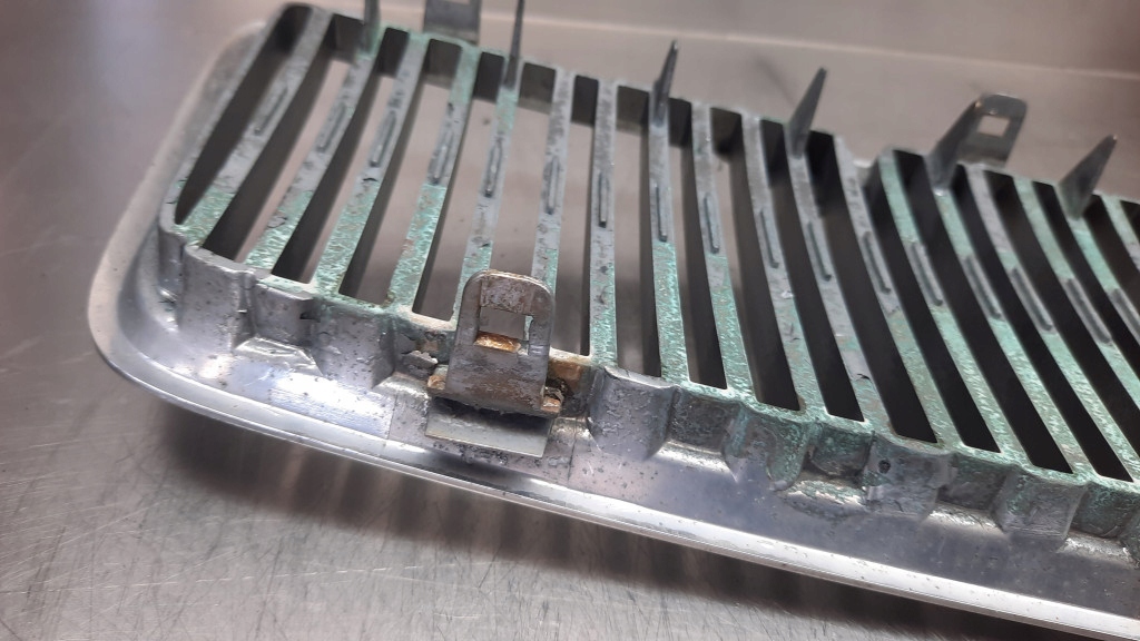 решетка радиатора 9178087 volvo S80 98-06R