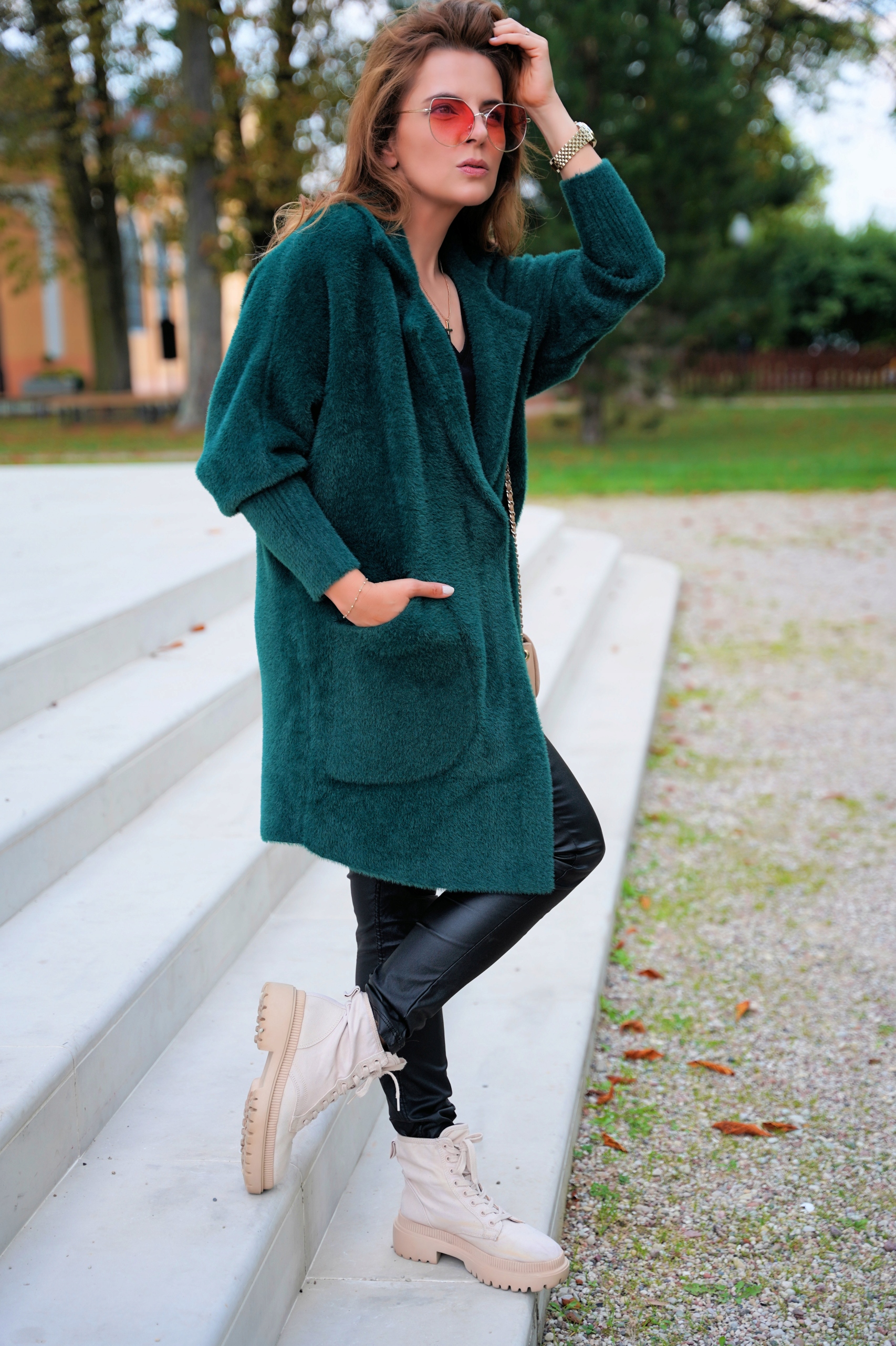 PRZEJŚCIOWY PŁASZCZ Z ALPAKI JEDNORZĘDOWY KOLOR CZARNY ROZMIAR OVERSIZE Rodzaj oversize