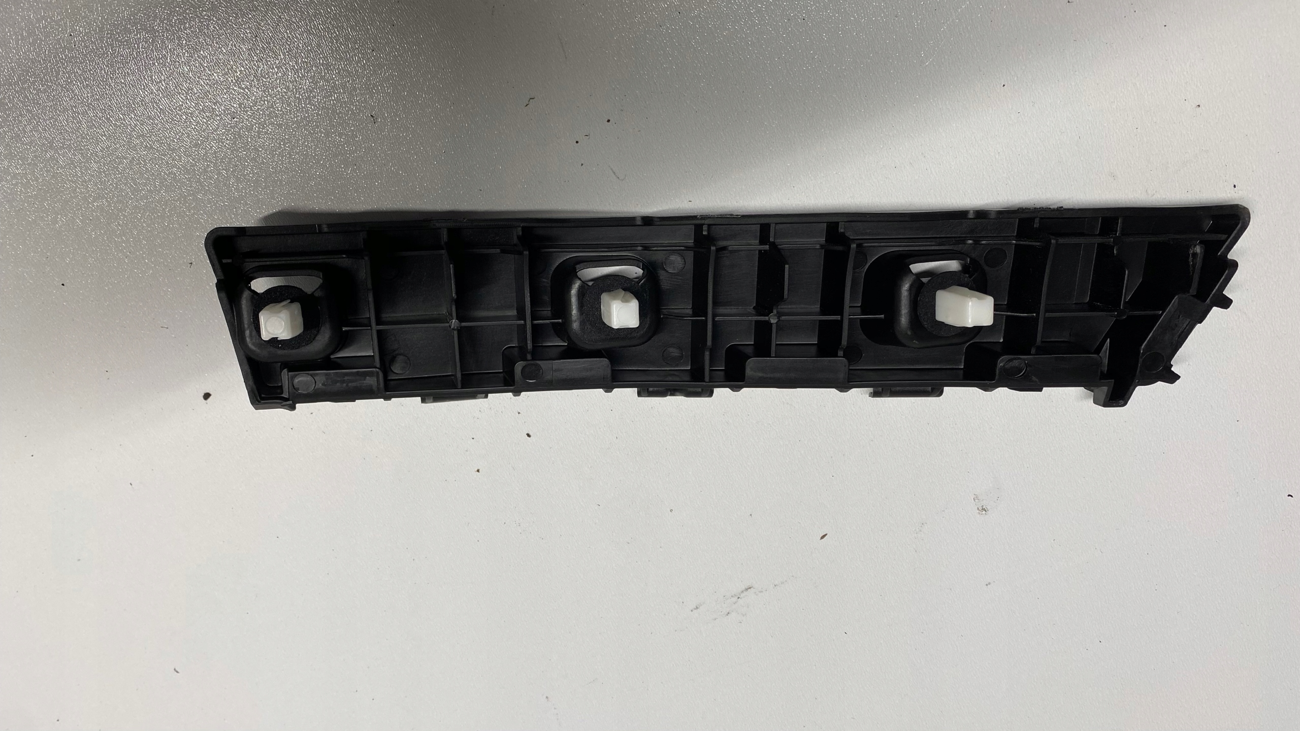 KIA SPORTAGE V bumper bracket right rear part rear 21