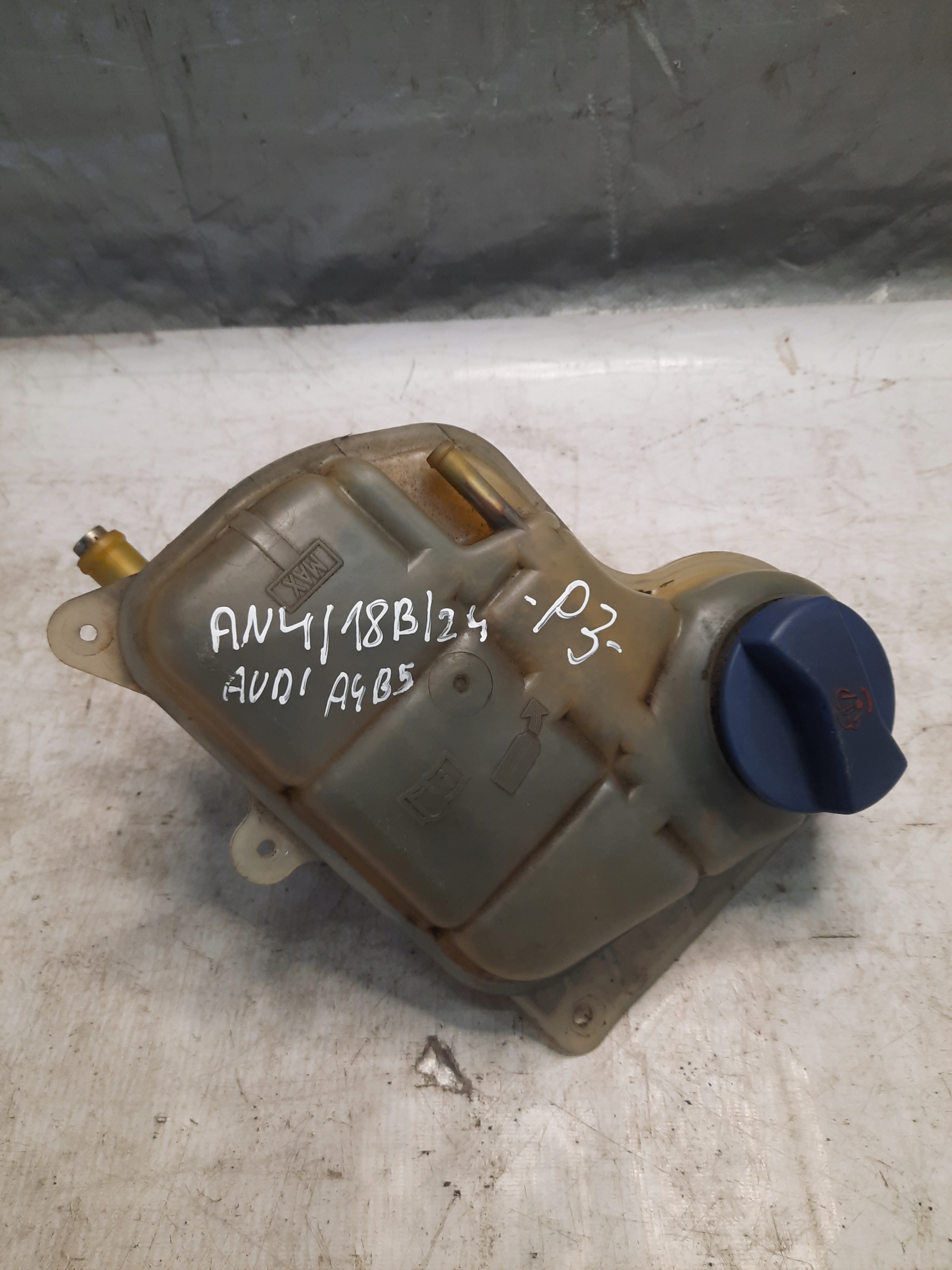 water tank AUDI A4 B5 8D0121403D
