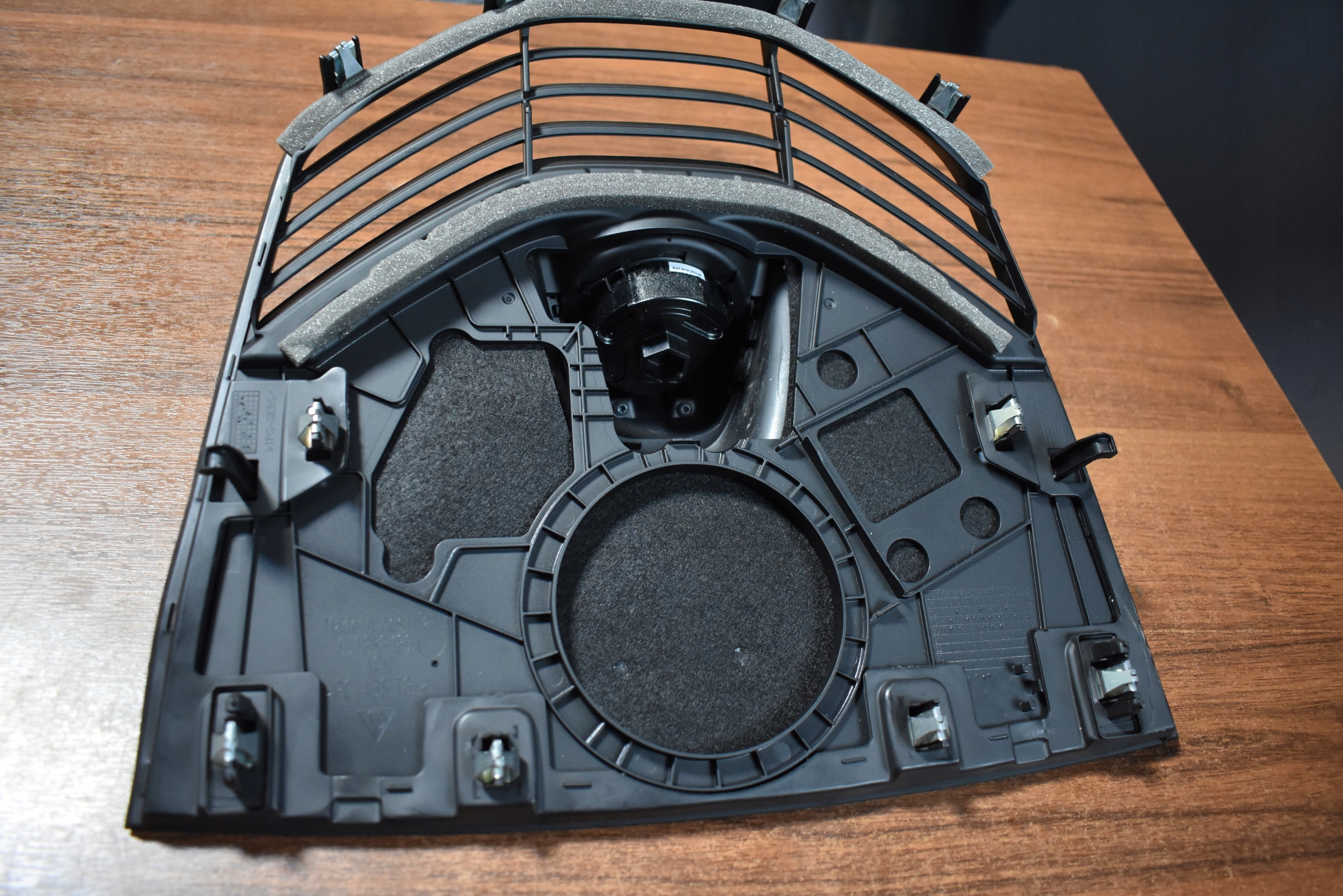 IDEALNY STOPER GRILLE CONSOLE PORSCHE TAYCAN 1