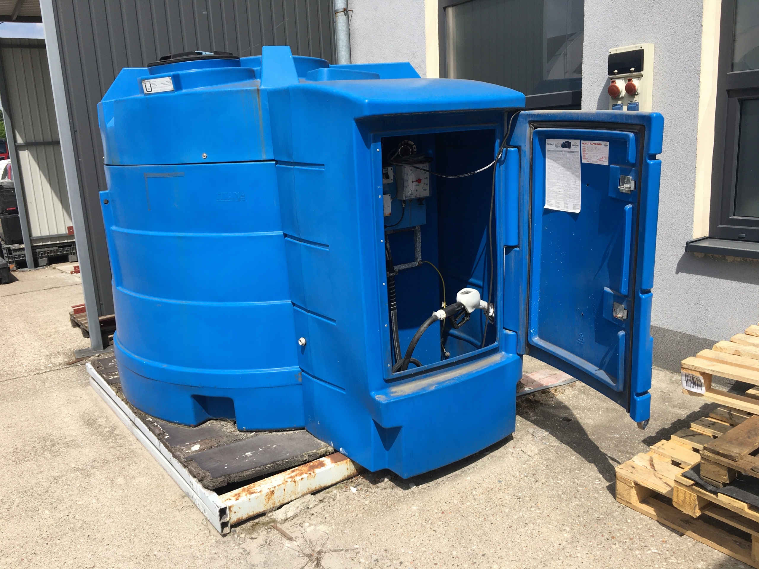 ZBIORNIK ADBLUE BLUEMASTER 3500L DYSTRYBUTOR