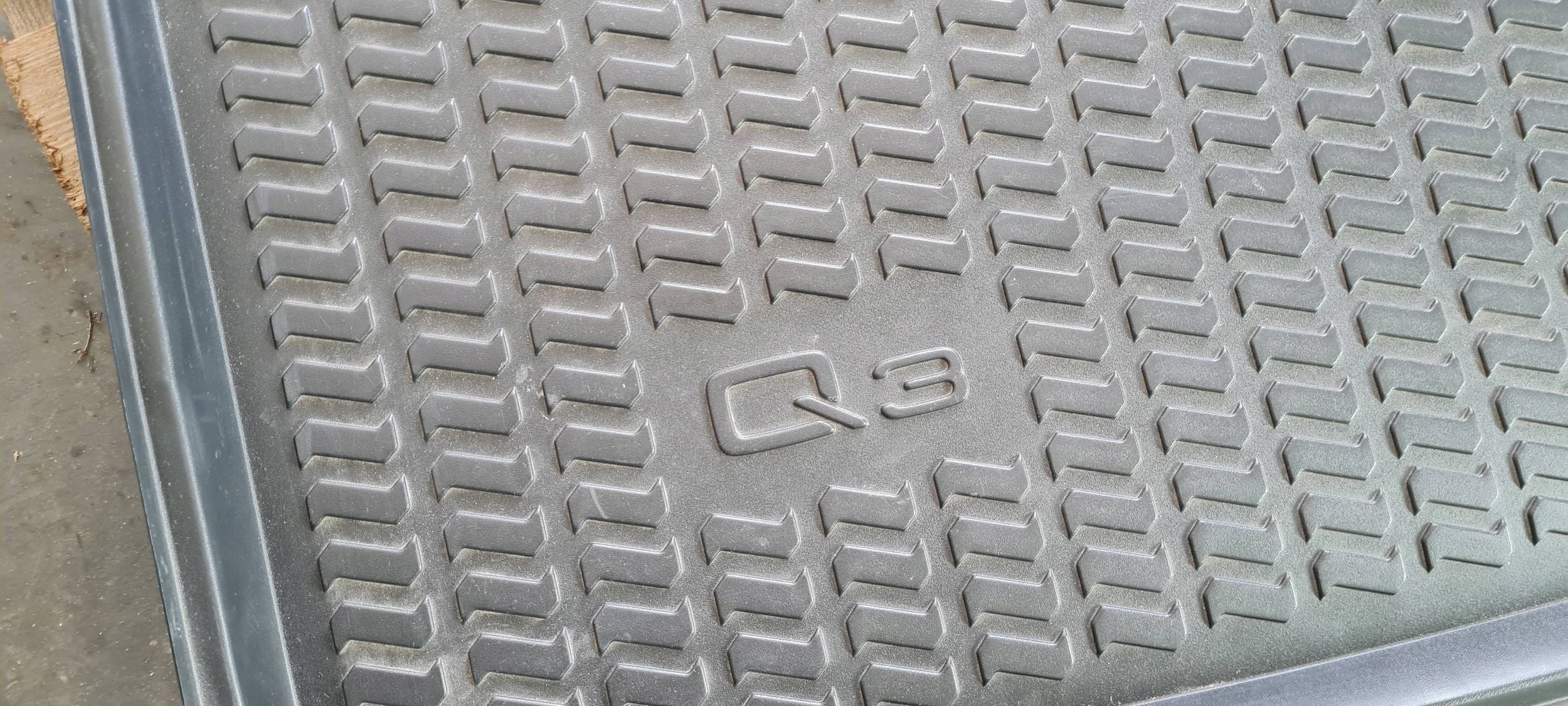 Q3 83A MATA rubber soundproofing DO boot rear part 83A061180