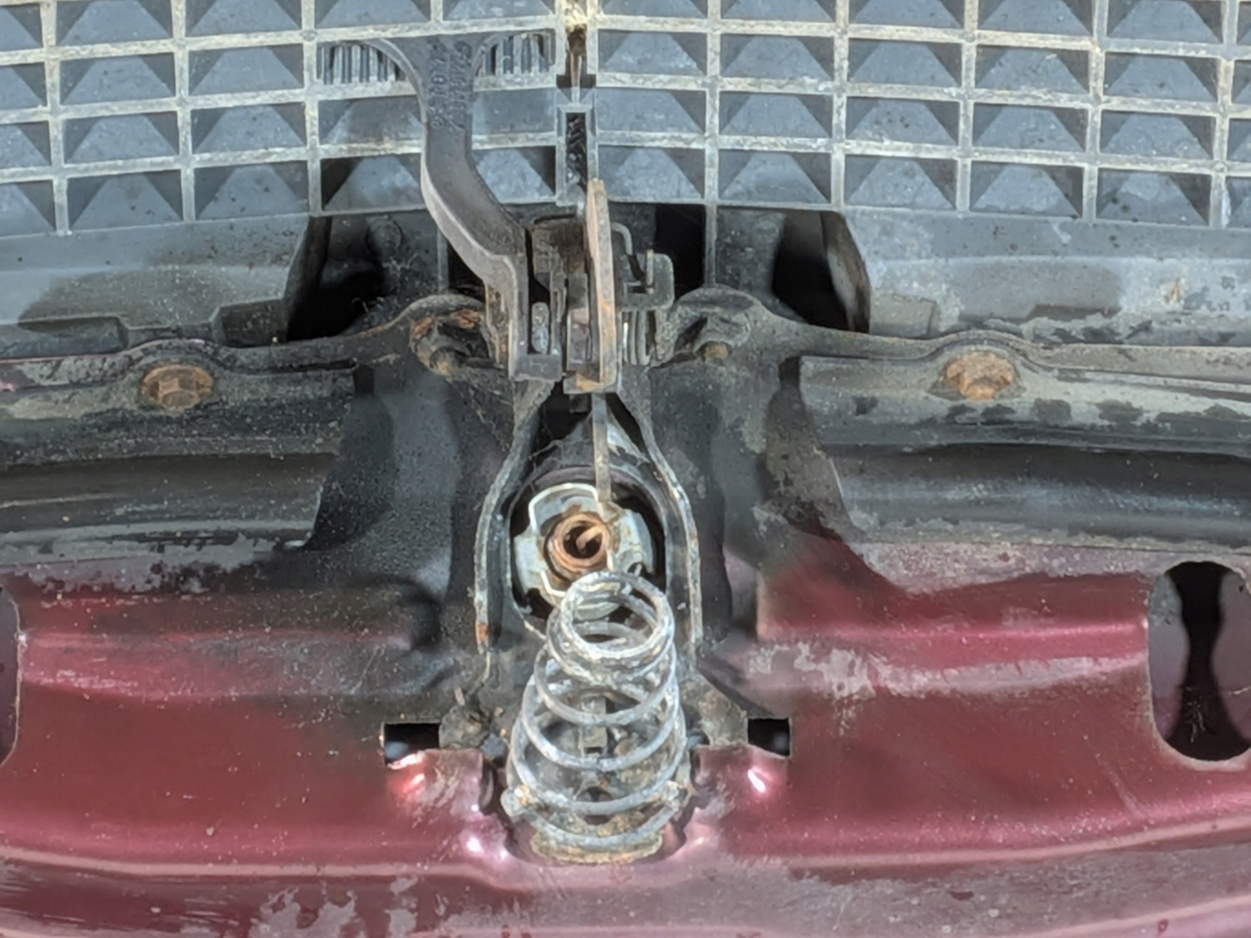 Capot kod lakieru 585 MERCEDES W210 95-03