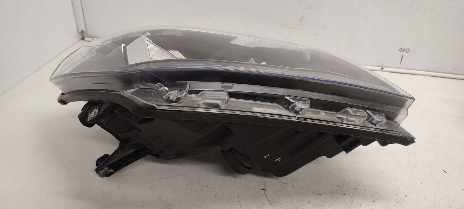 light front front right VW Crafter II