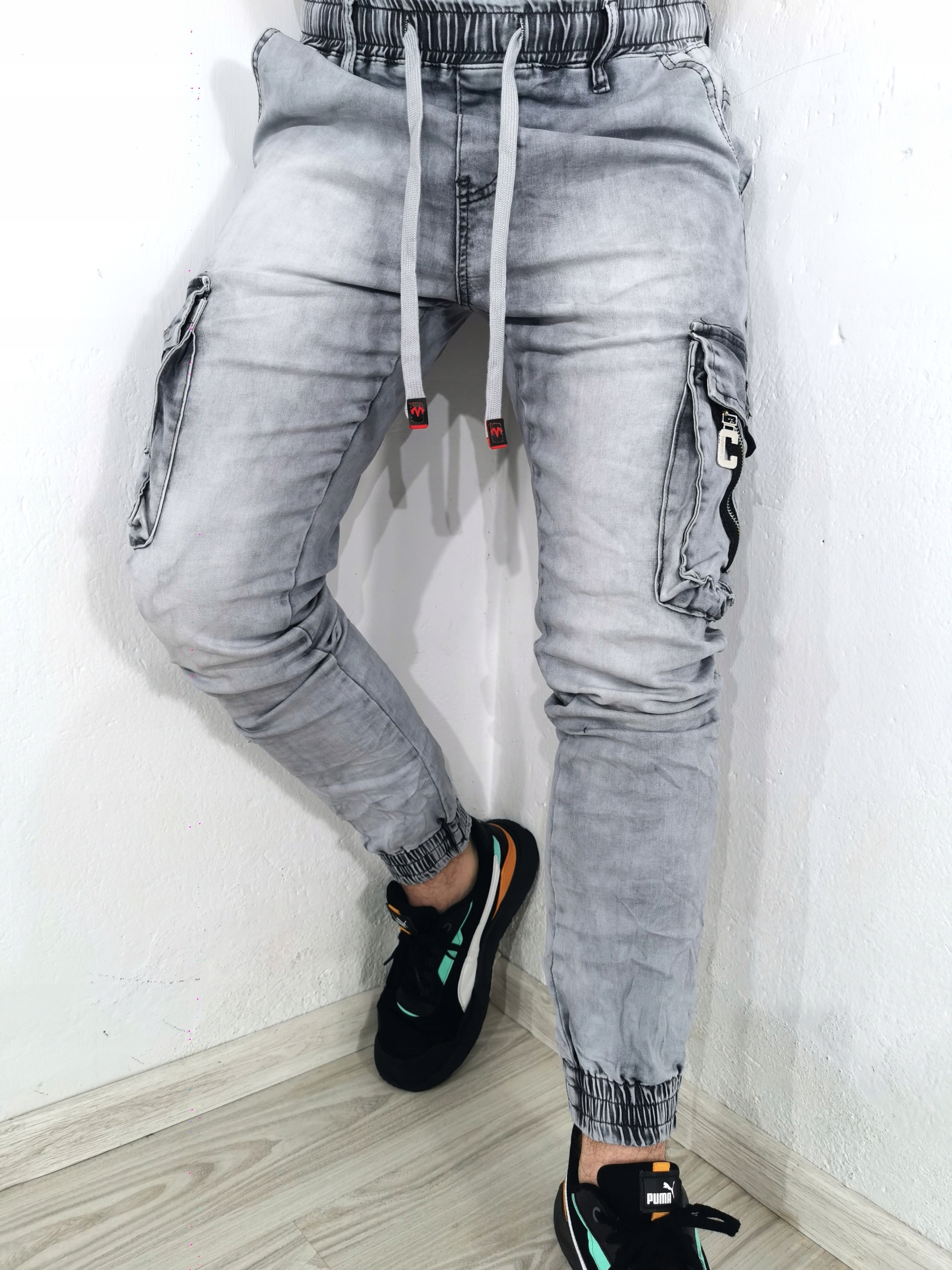 Spodnie jeansowe męskie joggery bojówki jasno szare T 34