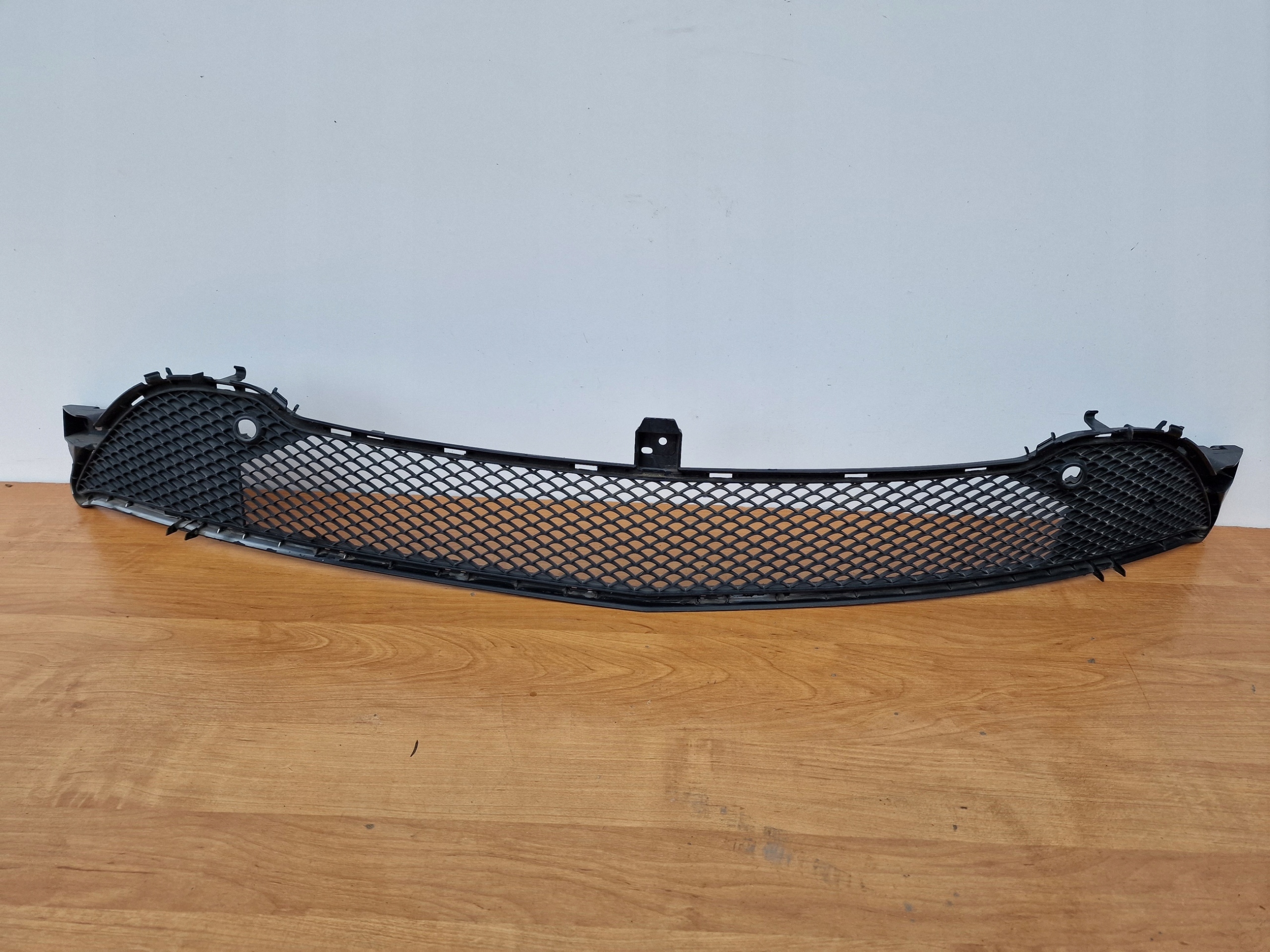 A1178851122 - MERCEDES CLA W117 решітка бампера середня решітка