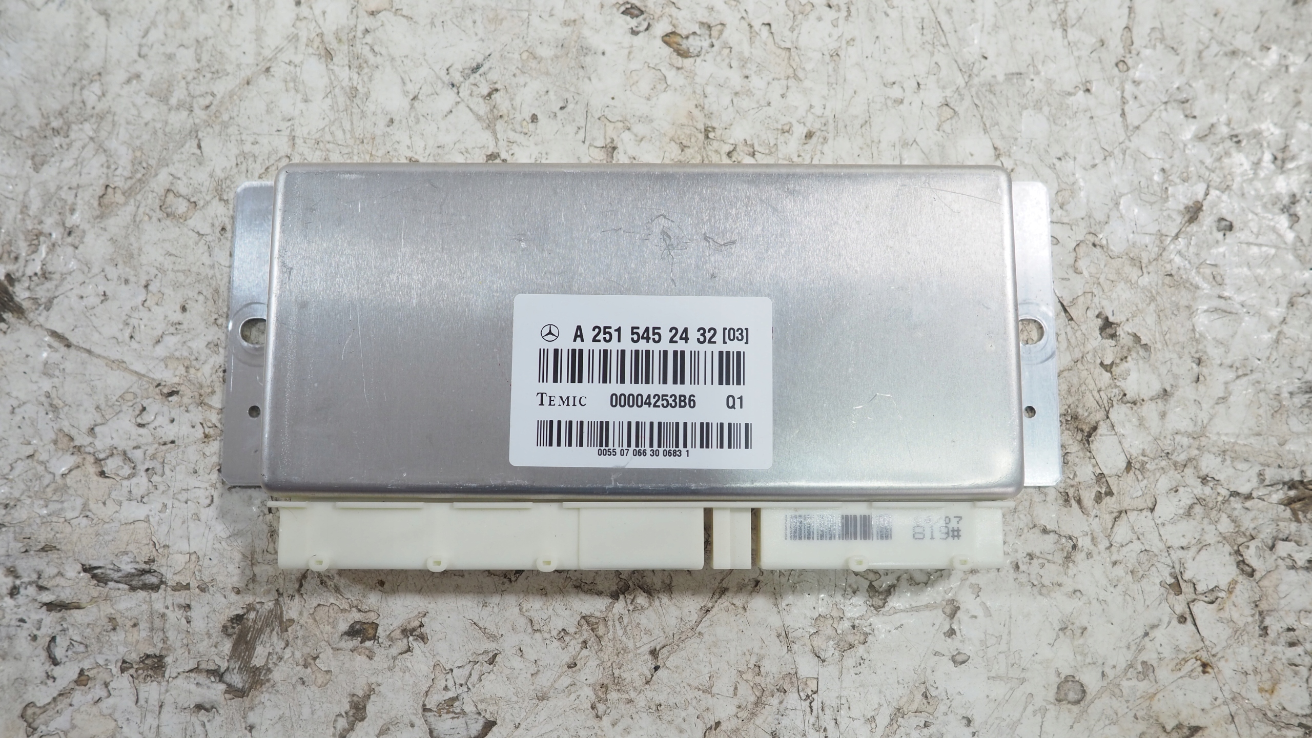 Mercedes ML W164 module control unit springing pneumatycznego A2515452432