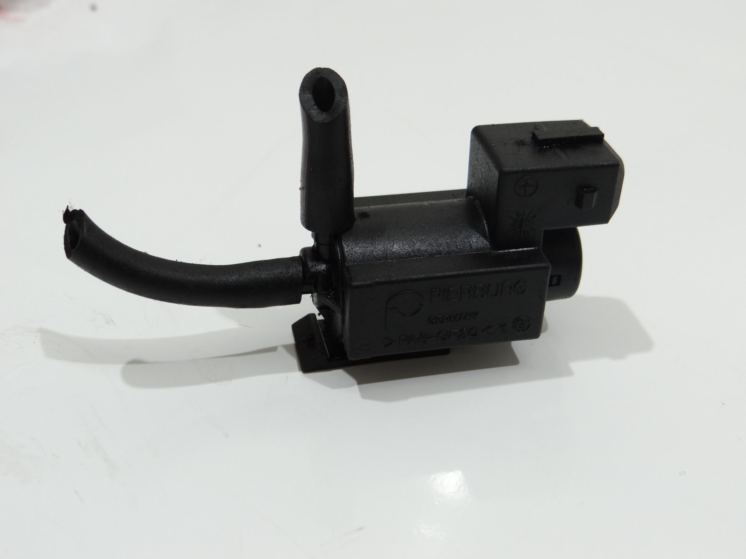 ventil vakum BMW 5 E60 E61 3.0D 1742712