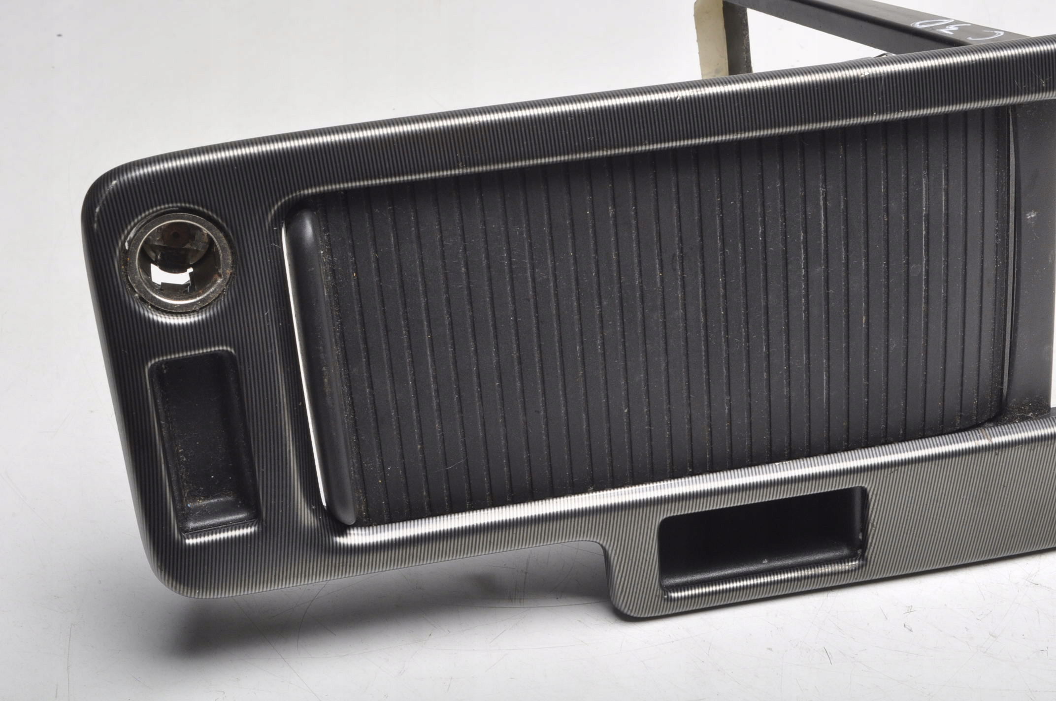 volvo C30 ролета бардачок