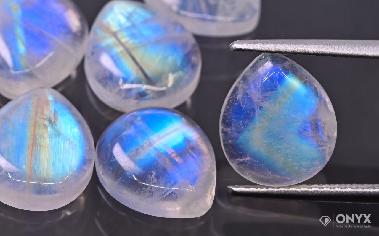 Měsíční kámen vícebarevný A konvexní destička l