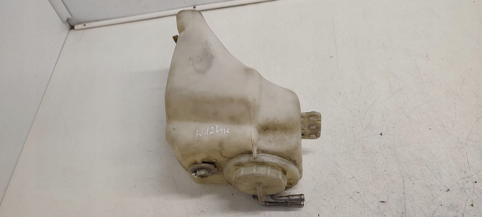Behälter Spritzdüse Behälter Mercedes W124 2,2b