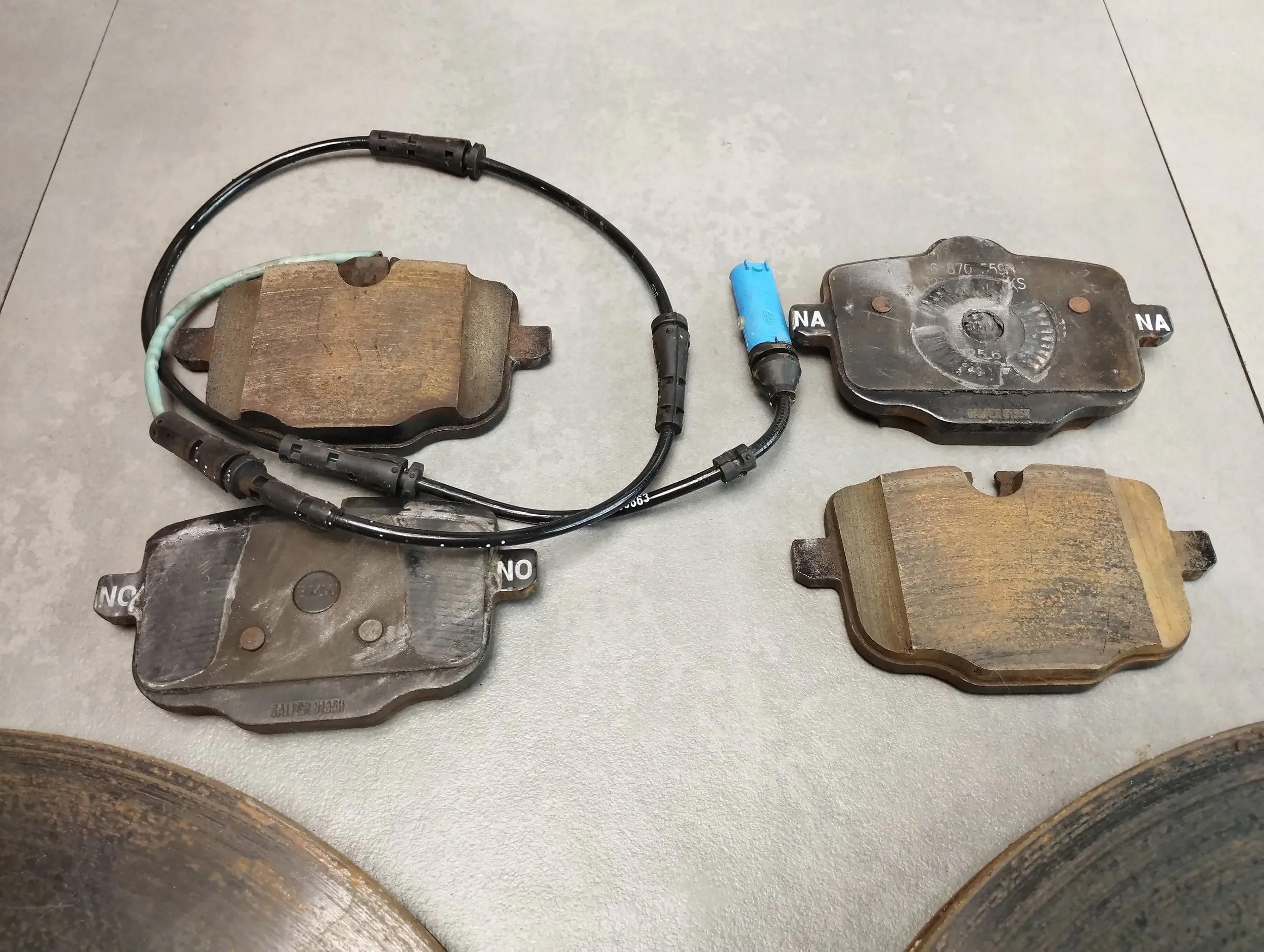 BMW 7 G11 kotuče plotýnky záď 2SZT 6860925