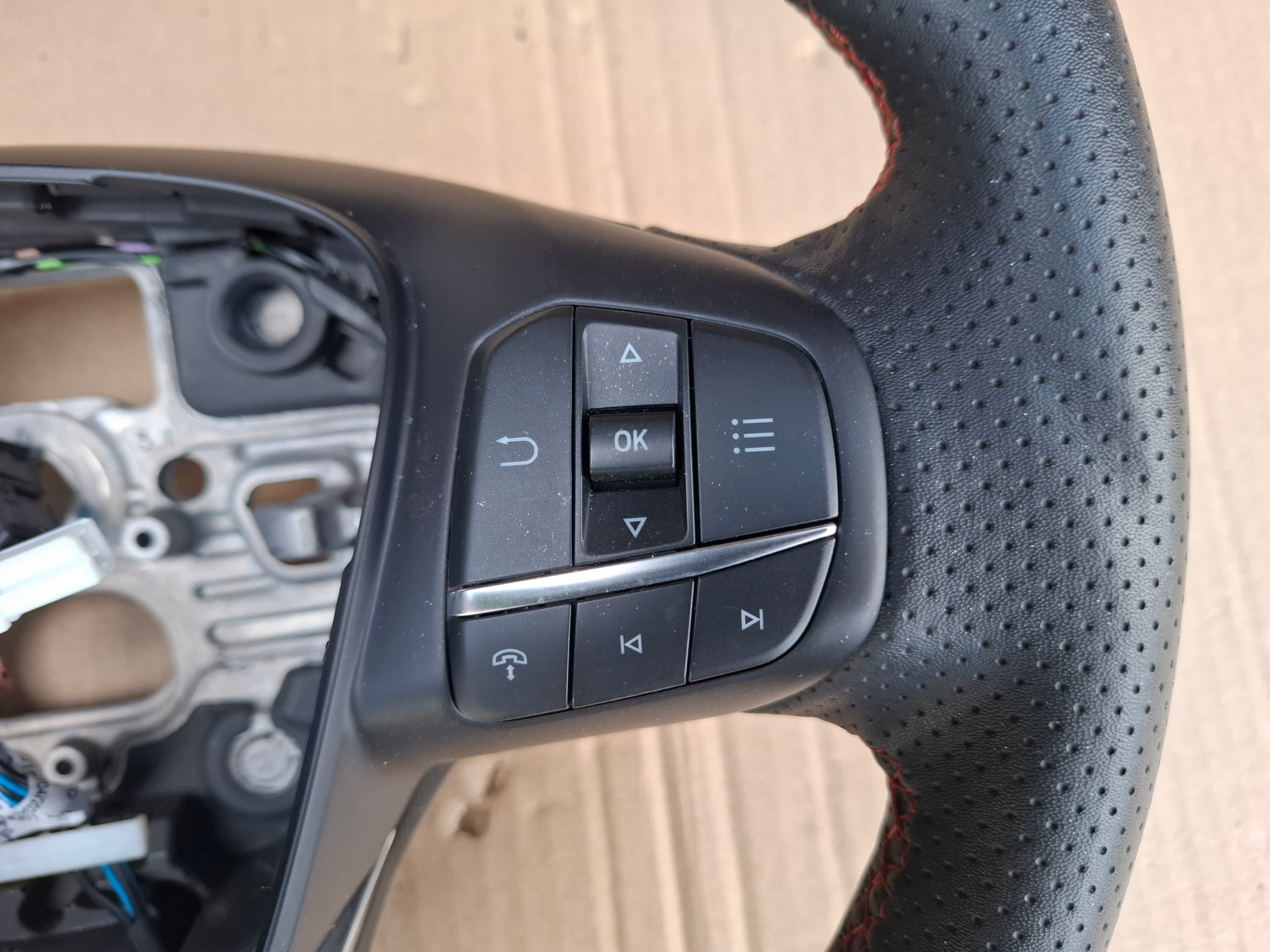 Ford Kuga III MK3 LIFT 2024 lenkrad ST LINE