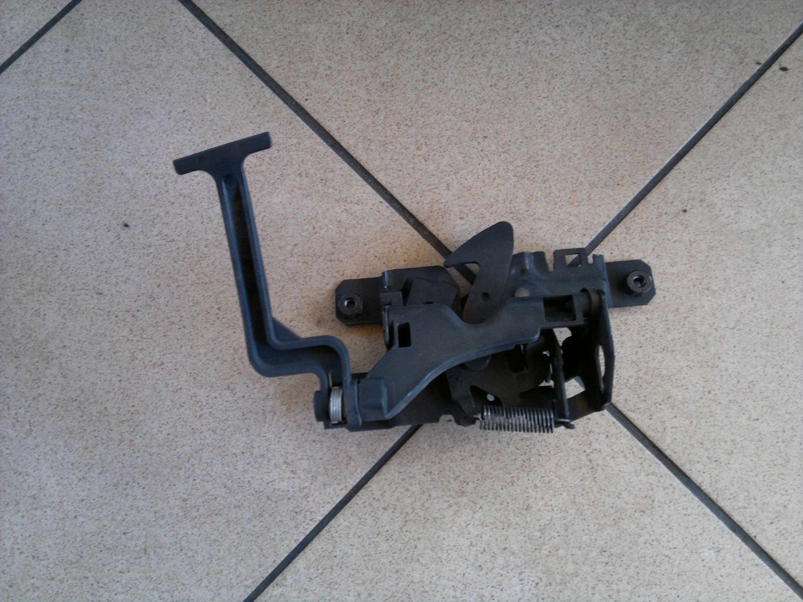 MERCEDES B Class W245 LIFT замок капота крышки SIL