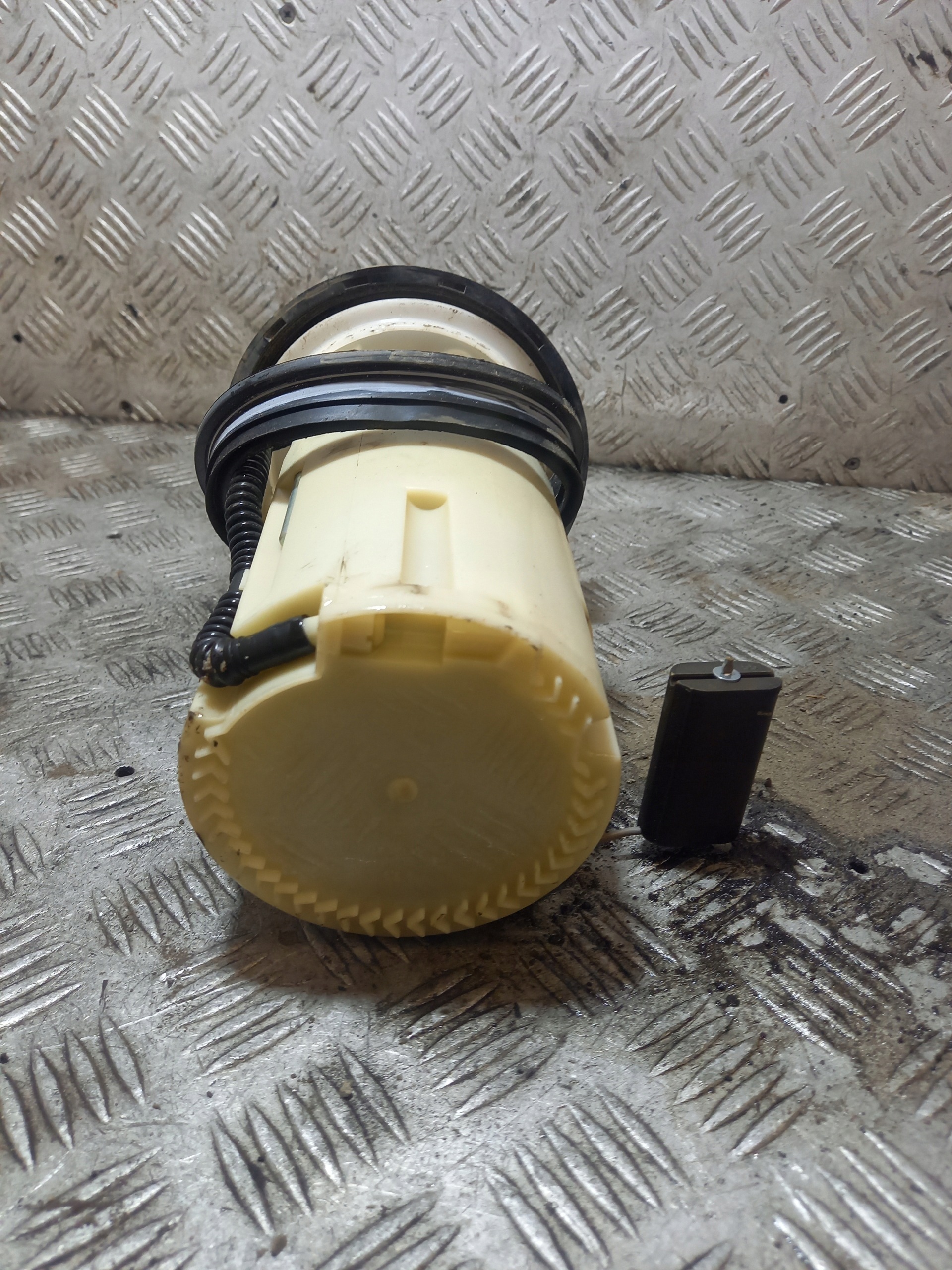 feed pump TOYOTA COROLLA E12 0580313085