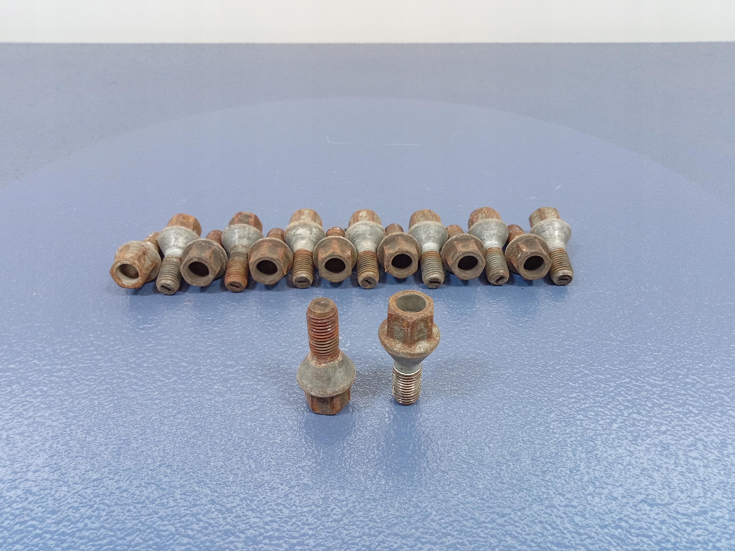 RENAULT CLIO IV ŚRUBY DO KÓŁ M12X1.5 16 SZTUK