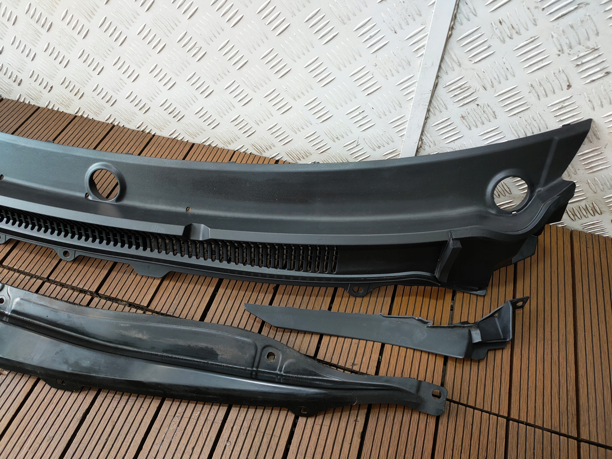 SUZUKI KIZASHI 09-14 torpedo upper + lower + NAROZNIKI running board OE