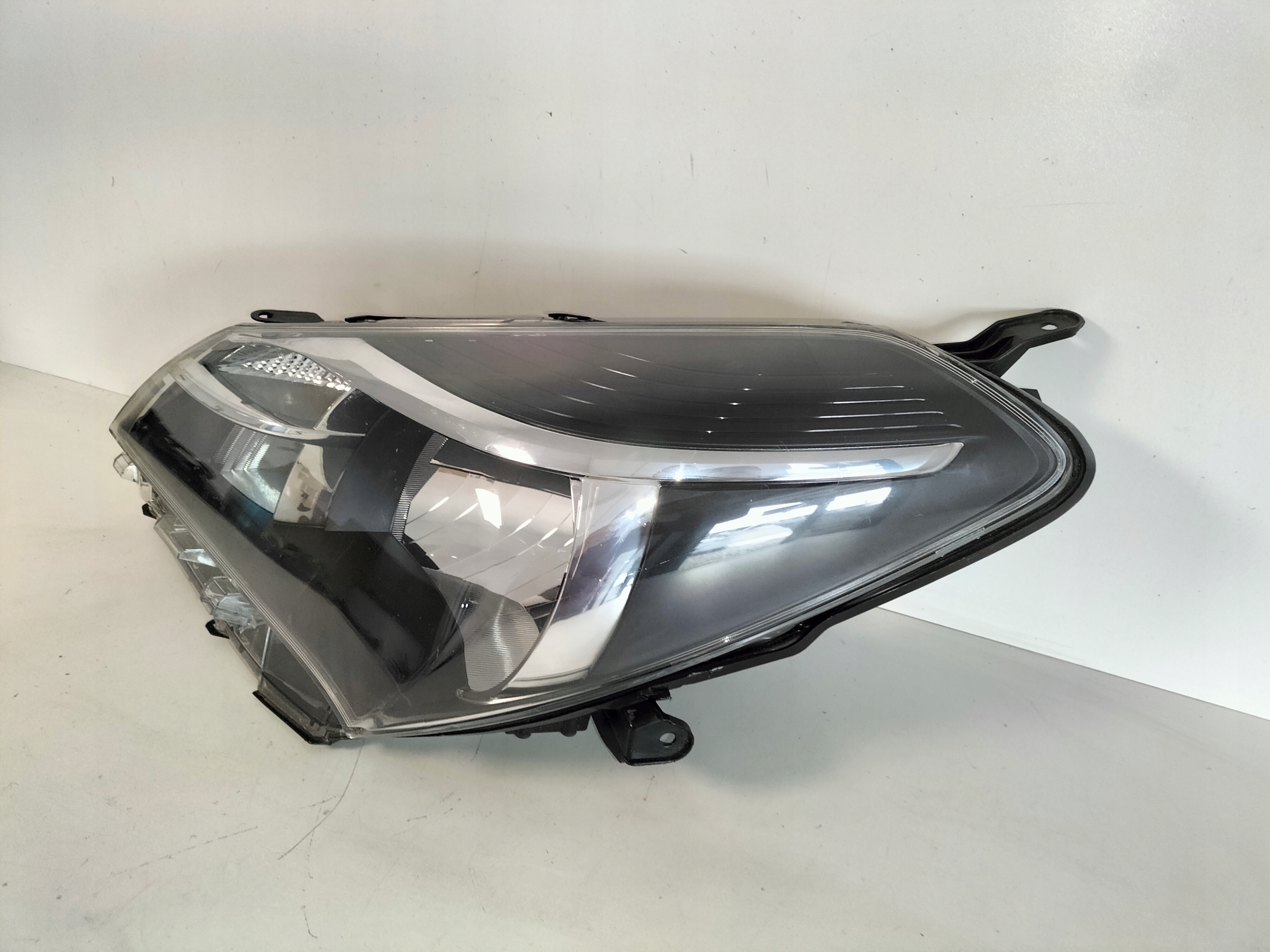 light front reflektor right TOYOTA YARIS III LIFT 14-17