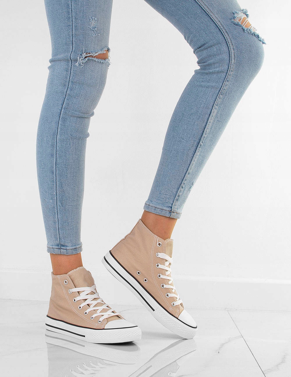 BEŻOWE WYSOKIE TRAMPKI KALSYCZNE 38 Wzór dominujący bez wzoru