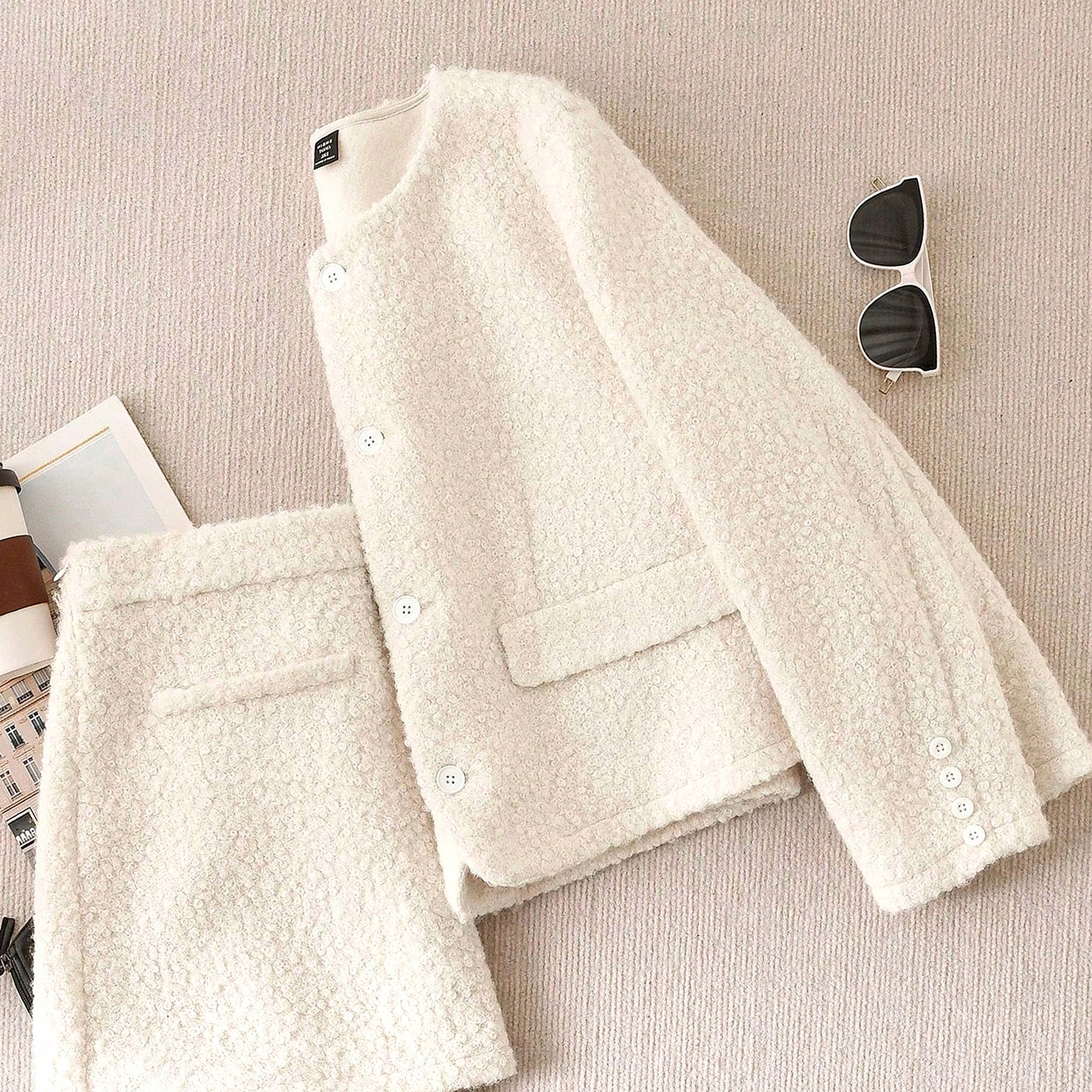 Stylový dámský zateplený návštěvní komplet Trendy Ecru 3XL 46