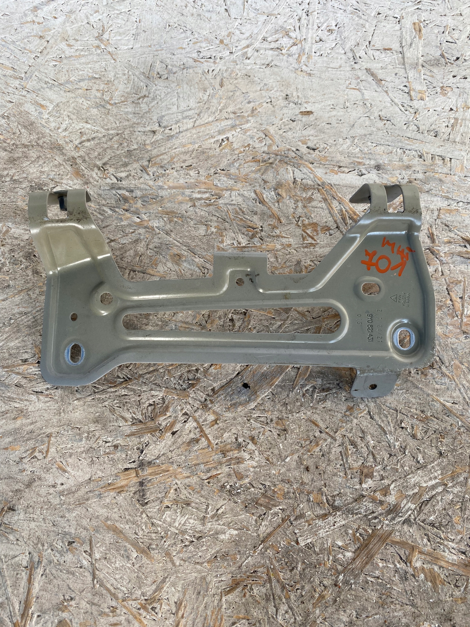 КРОНШТЕЙН PORSCHE CAYENNE 9Y0821431