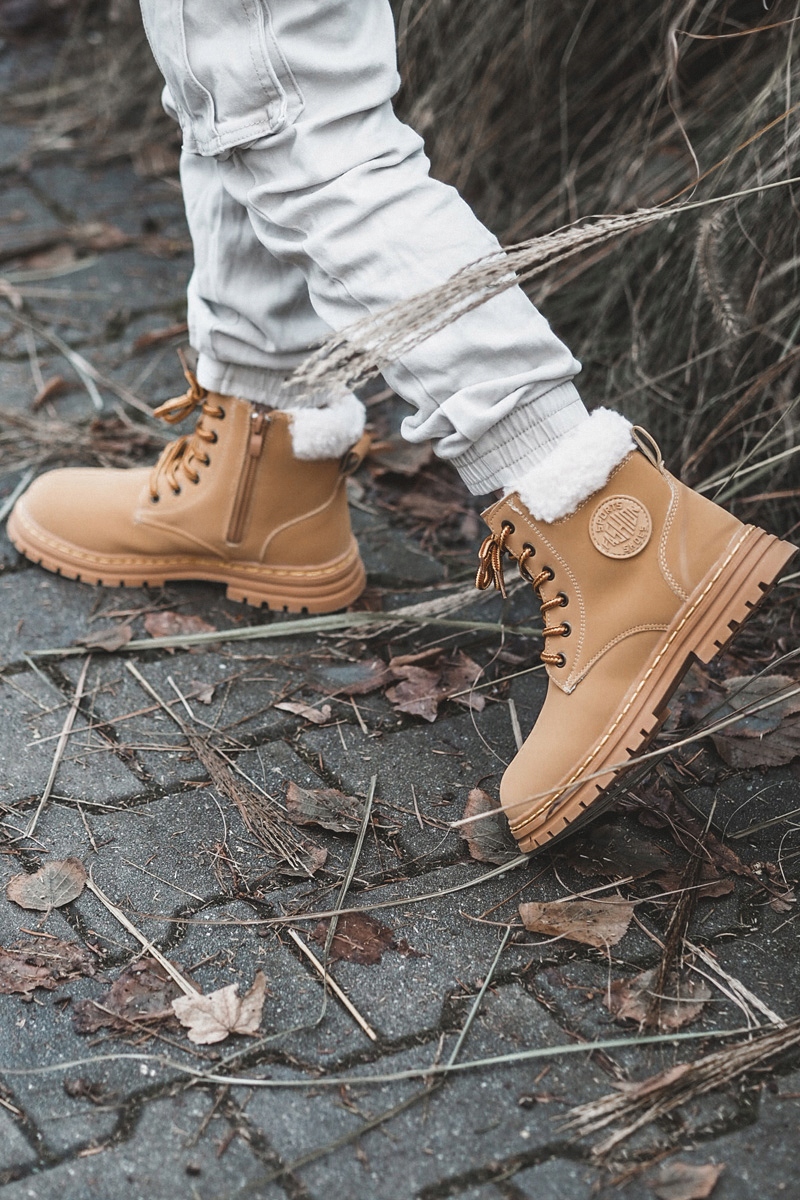 TRAPERY BOTKI NA SUWAK OCIEPLANE DZIECIĘCE EKO SKÓRZANE CAMEL 20 Bohater / Bajka brak