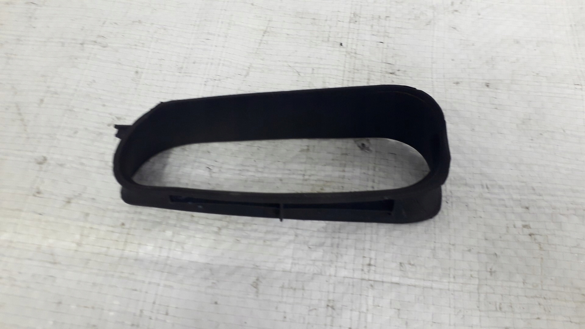 AUDI A4 B5 UCHWYT BOCZKA DRZWI 8D0867396