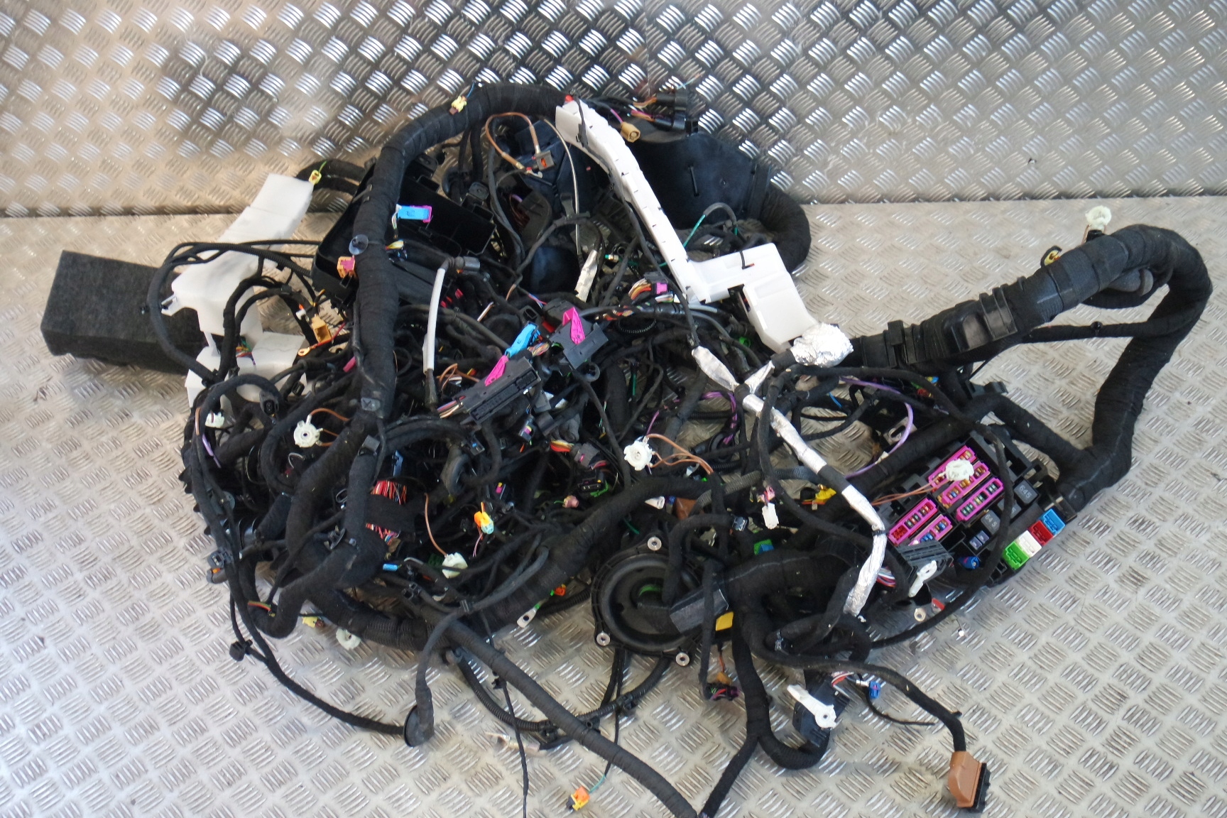 ВНУТРЕННЯЯ УСТАНОВКА ЦЕНТР LAMBORGHINI URUS