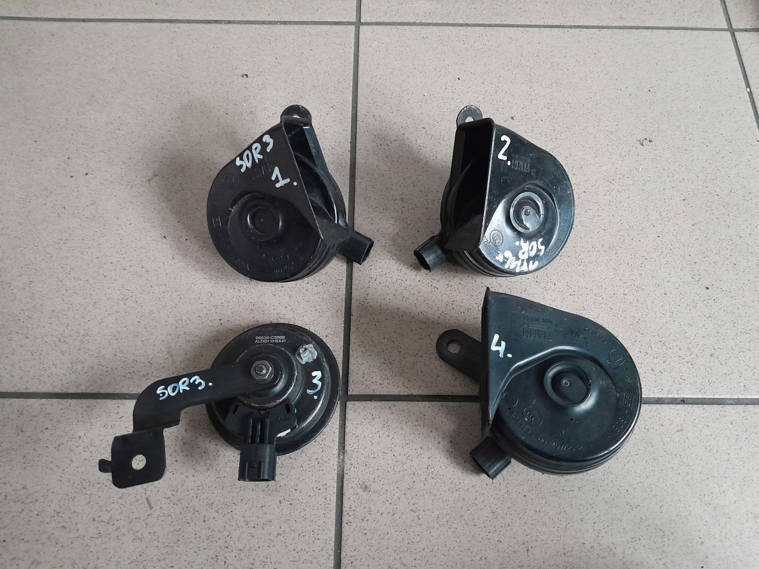 KIA SORENTO III 2015-18 KLAKSON SYGNAŁ DŹWIĘKOWY TRĄBKA 96630-C5000